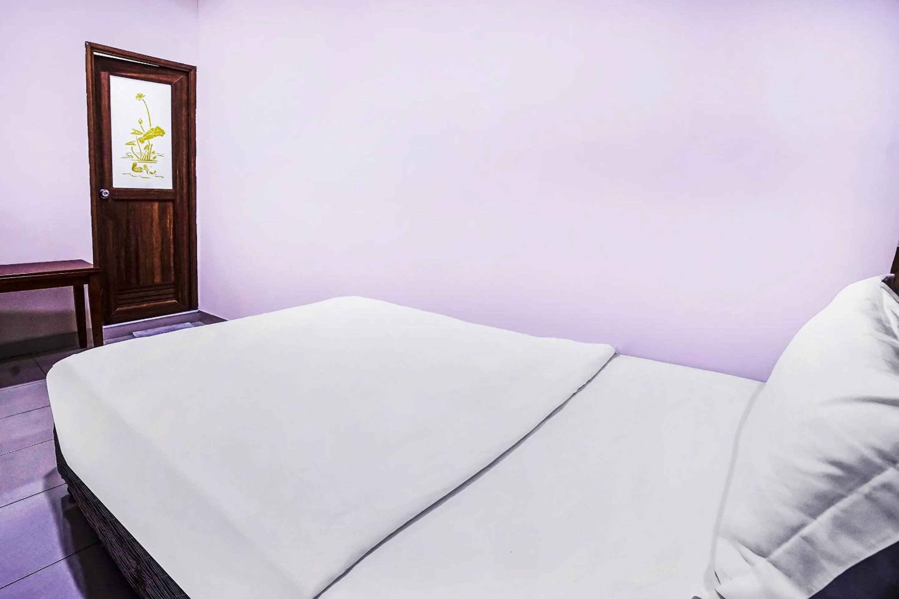 Bedroom, Bed in Hotel O Night Queen salak Tinggi