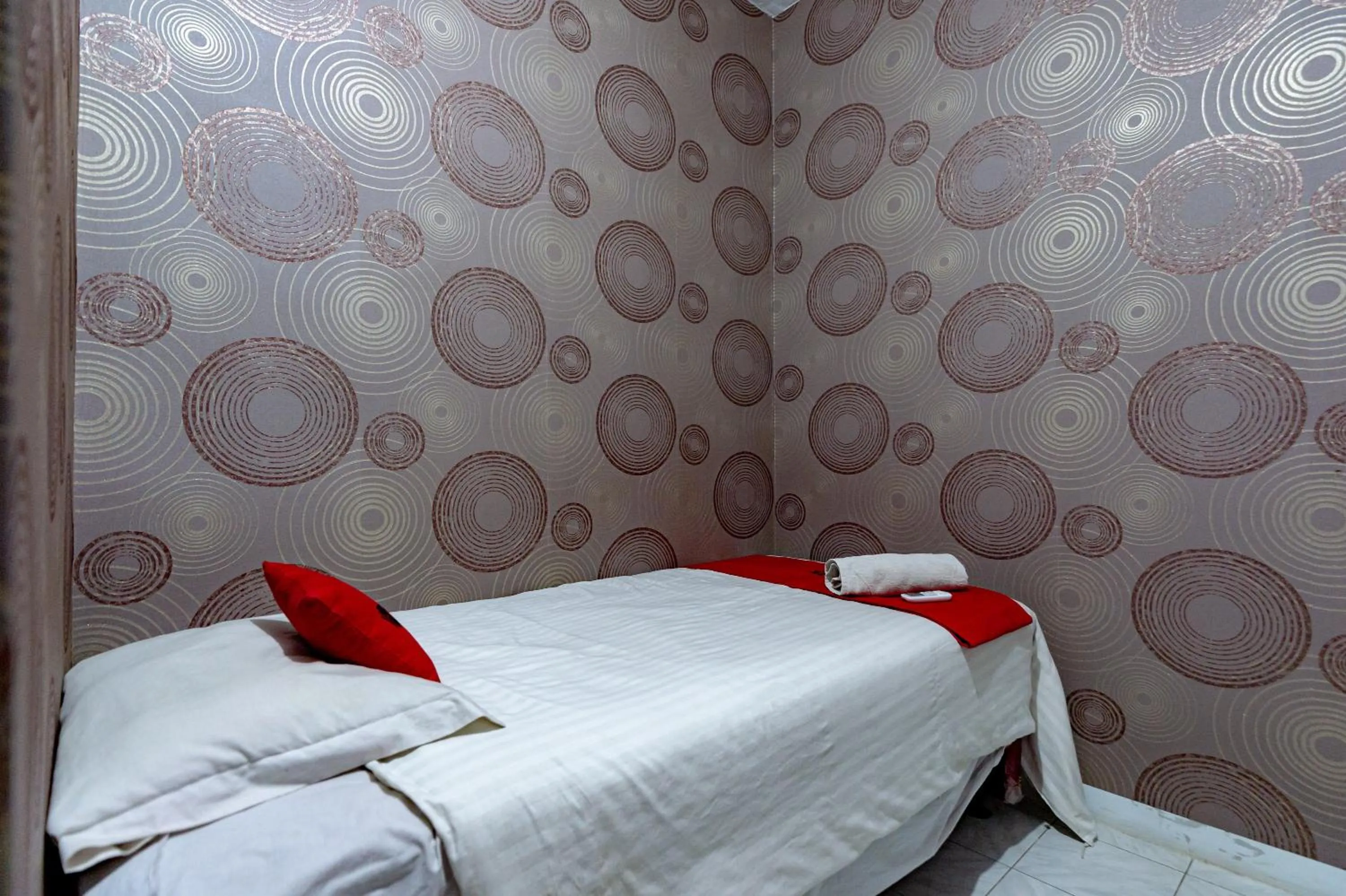 Bed in RedDoorz Near RSUD Dr Pringadi Medan 3