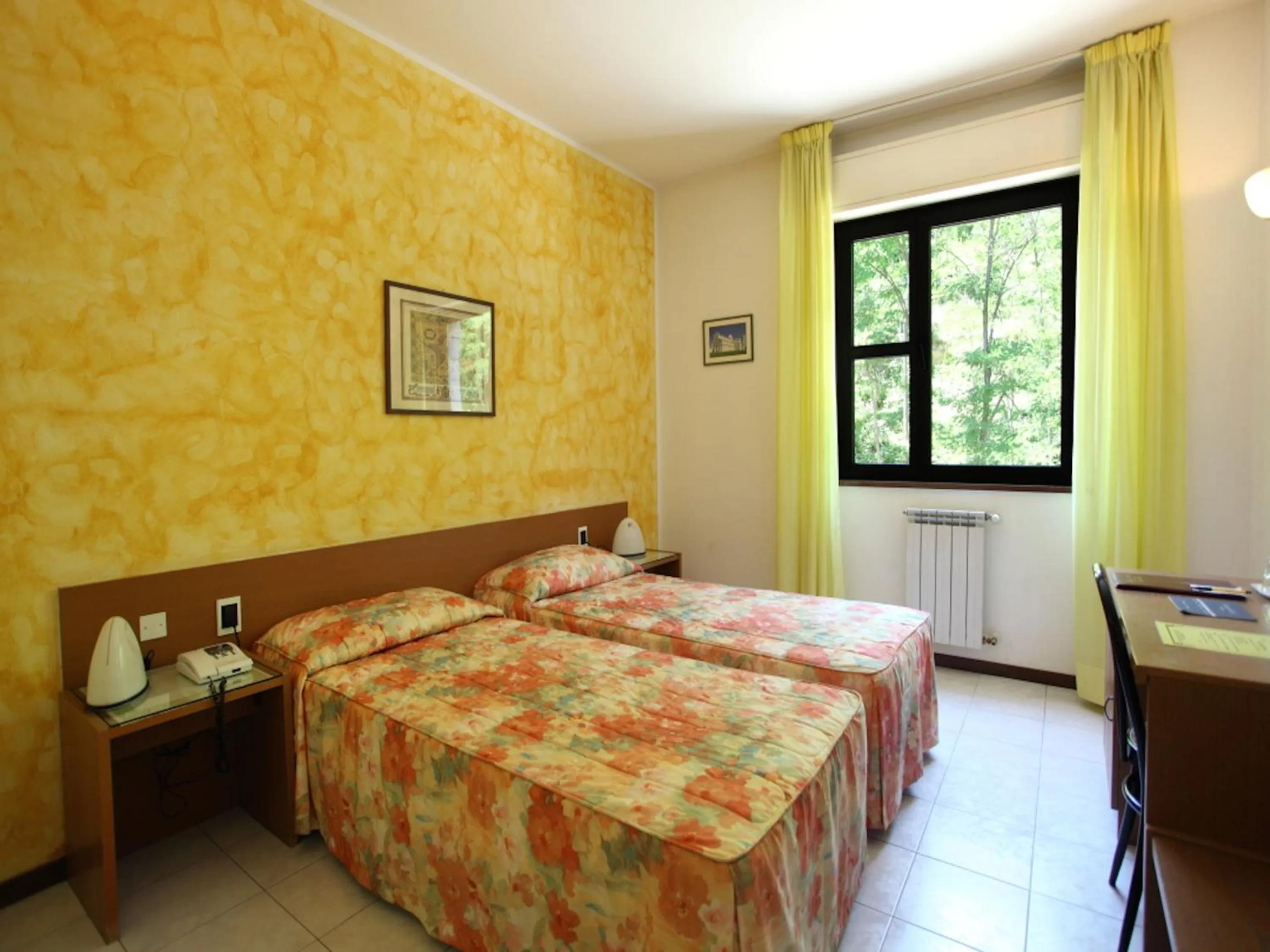 Bedroom, Bed in Euro Hotel