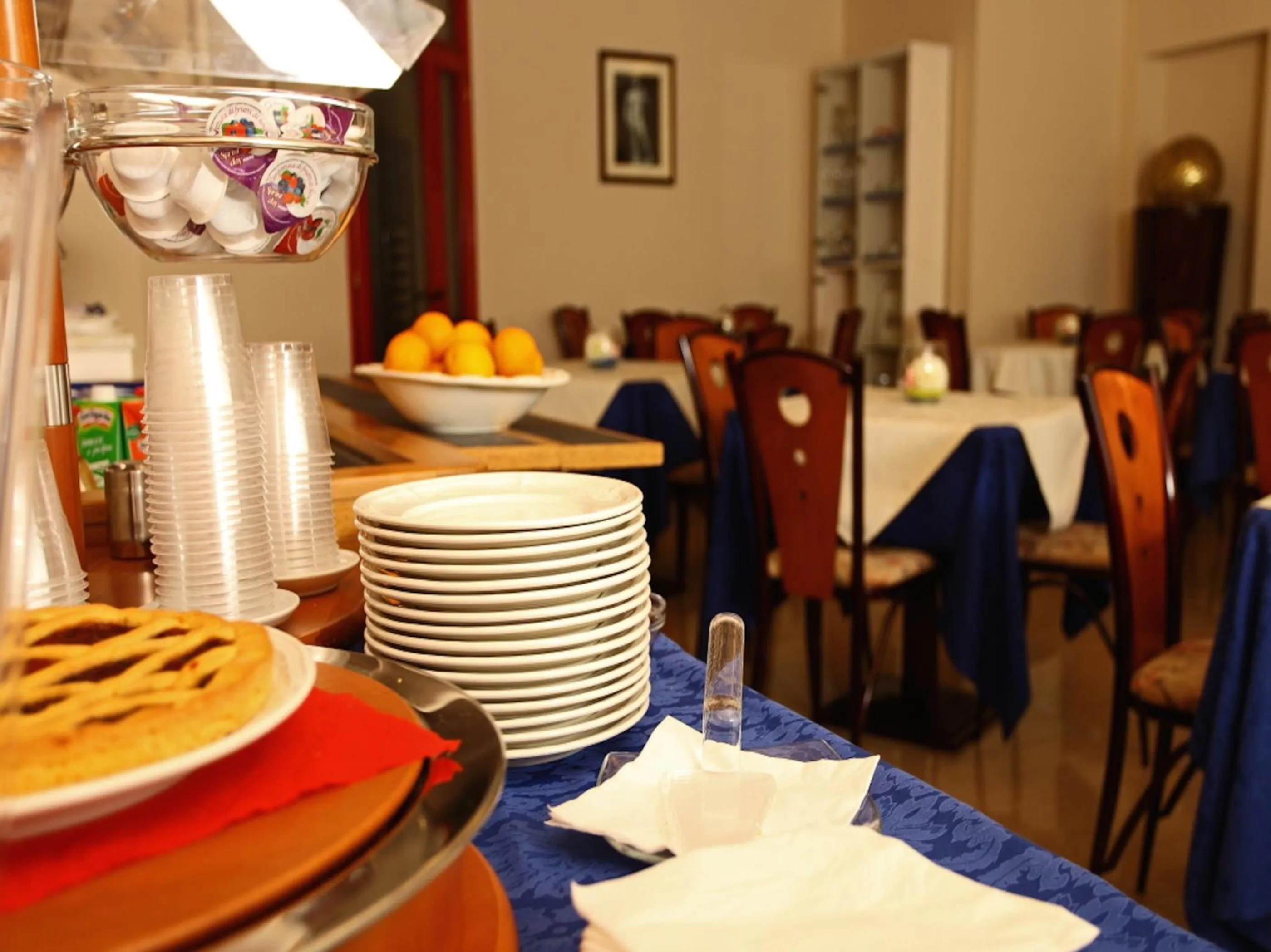 Restaurant/places to eat in Euro Hotel