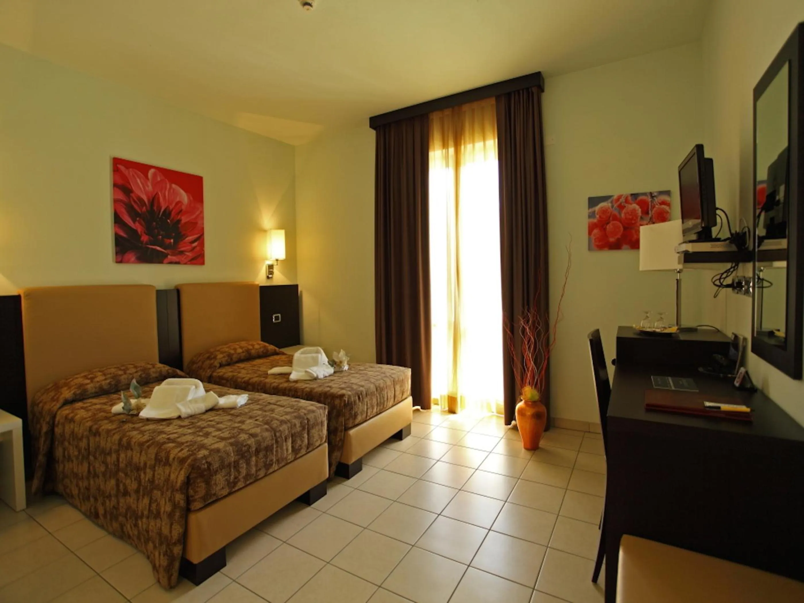 Bedroom, Bed in Euro Hotel