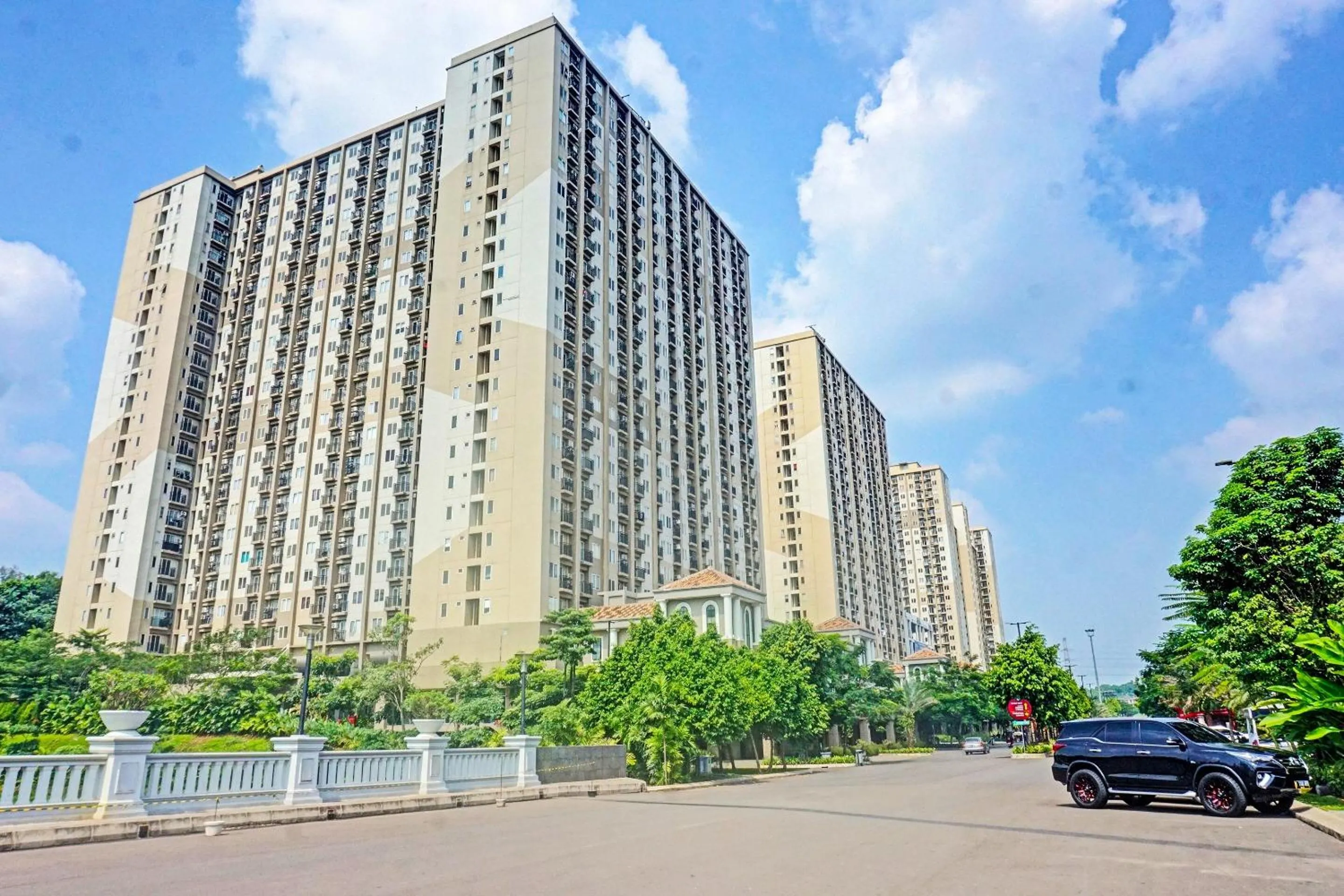 Facade/entrance in OYO 91217 Skyland @ Pgv Near Gunung Putri