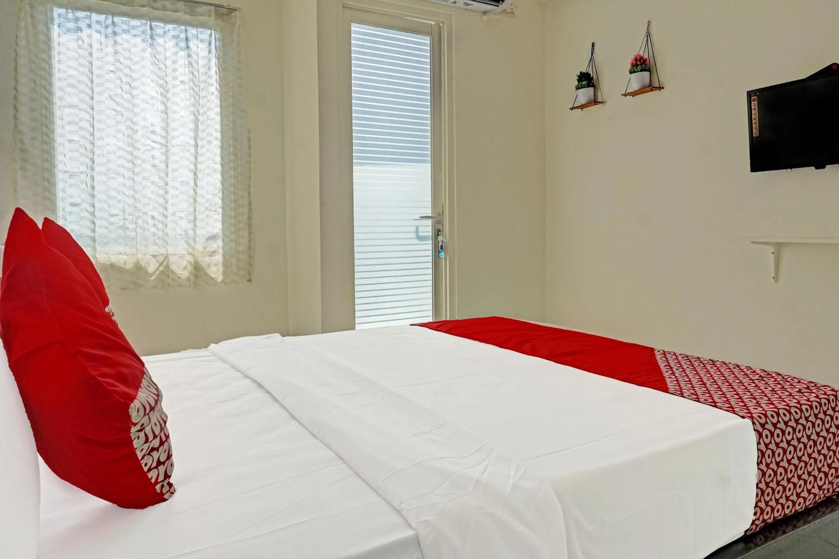 Bedroom, Bed in OYO 91217 Skyland @ Pgv Near Gunung Putri