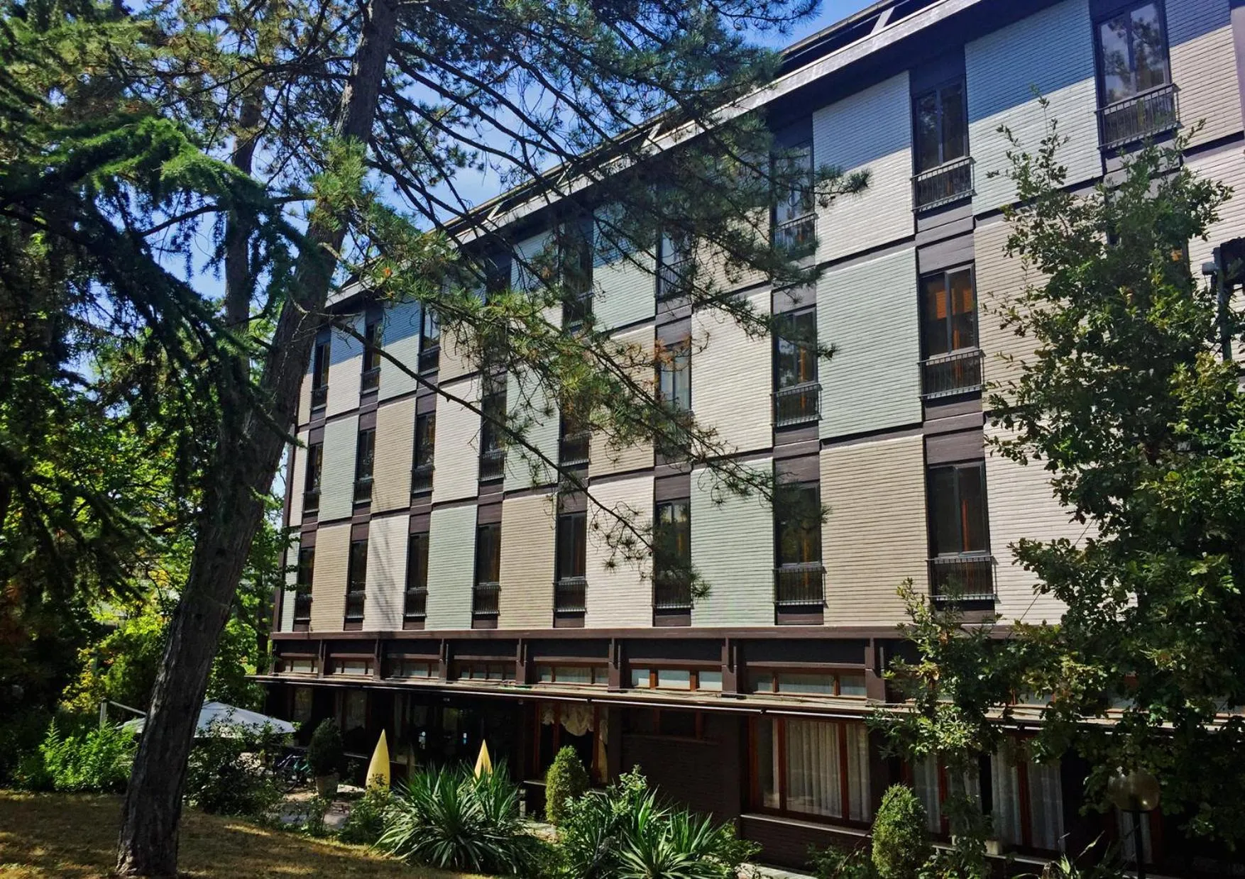 Facade/entrance in Hotel Terme Salvarola