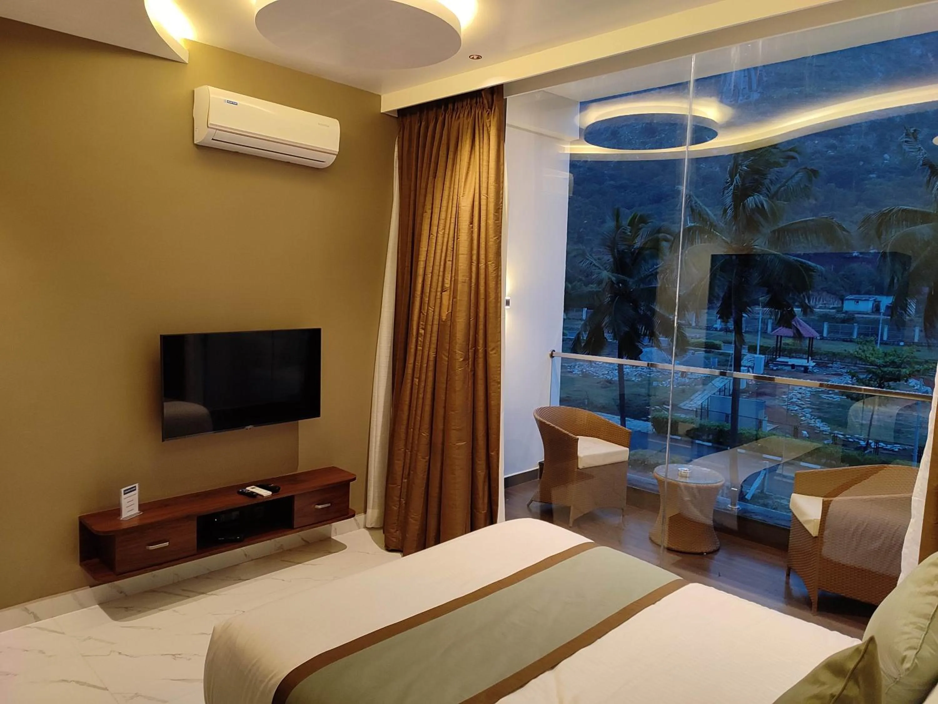 TV and multimedia, Bed in SILVER CLOUD
