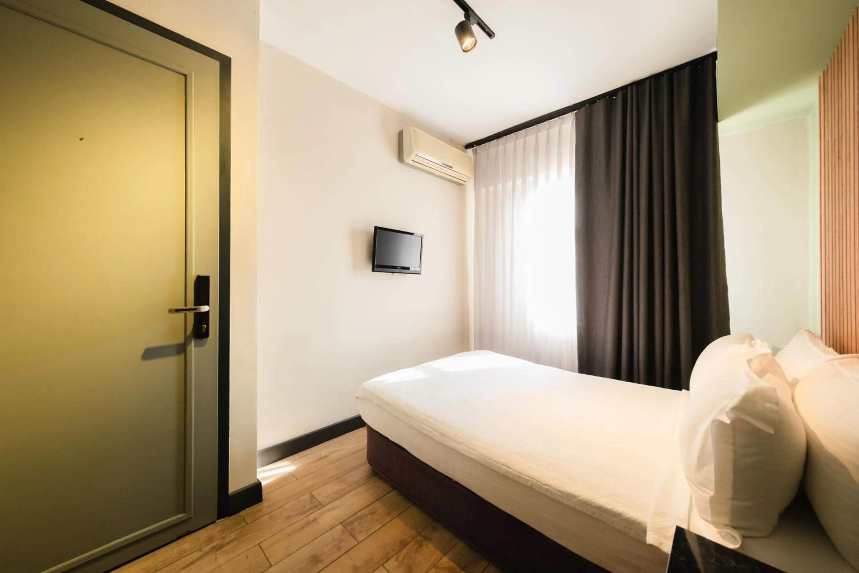 Photo of the whole room, Bed in Polek Hotel