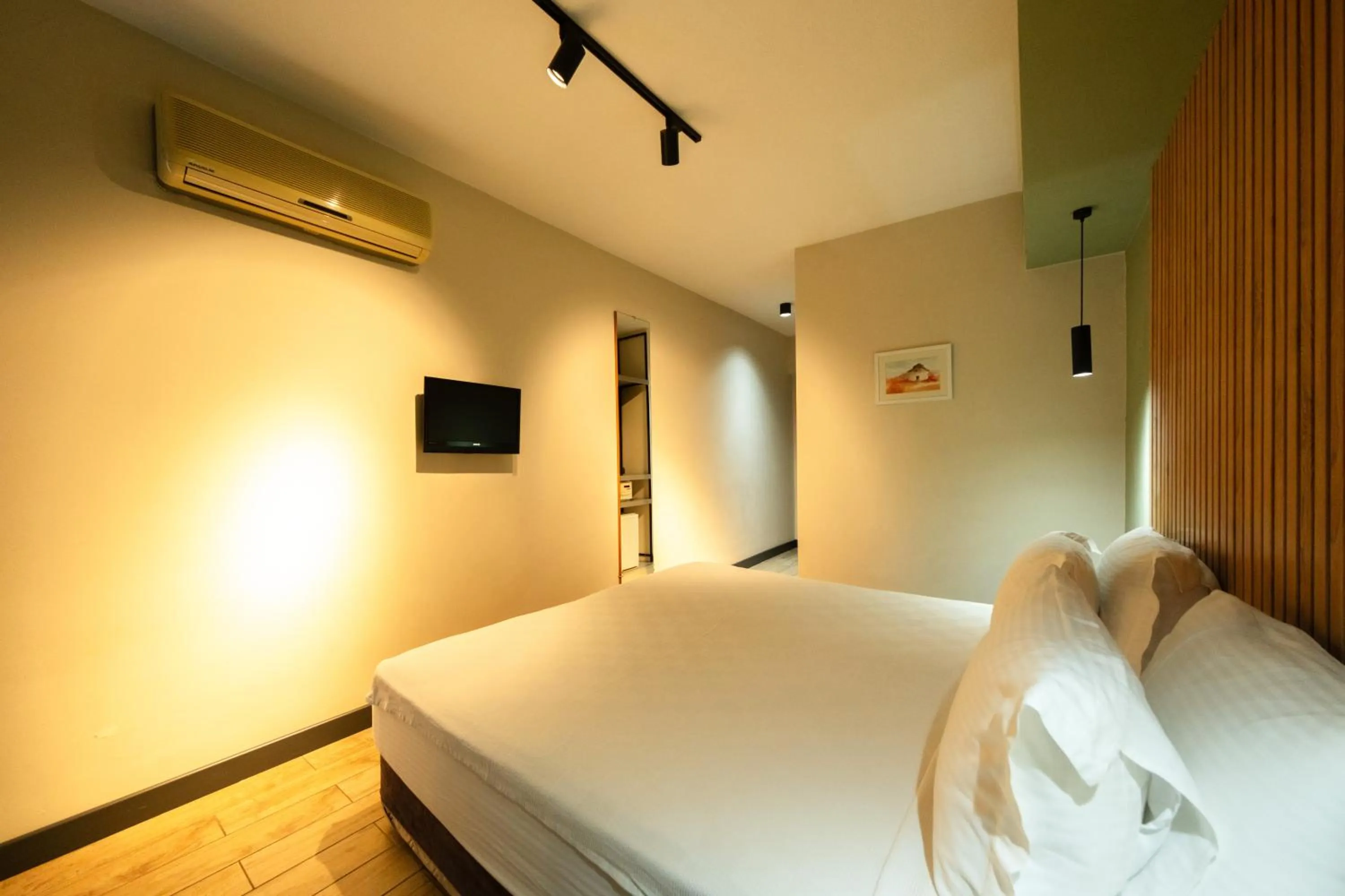 Photo of the whole room, Bed in Polek Hotel