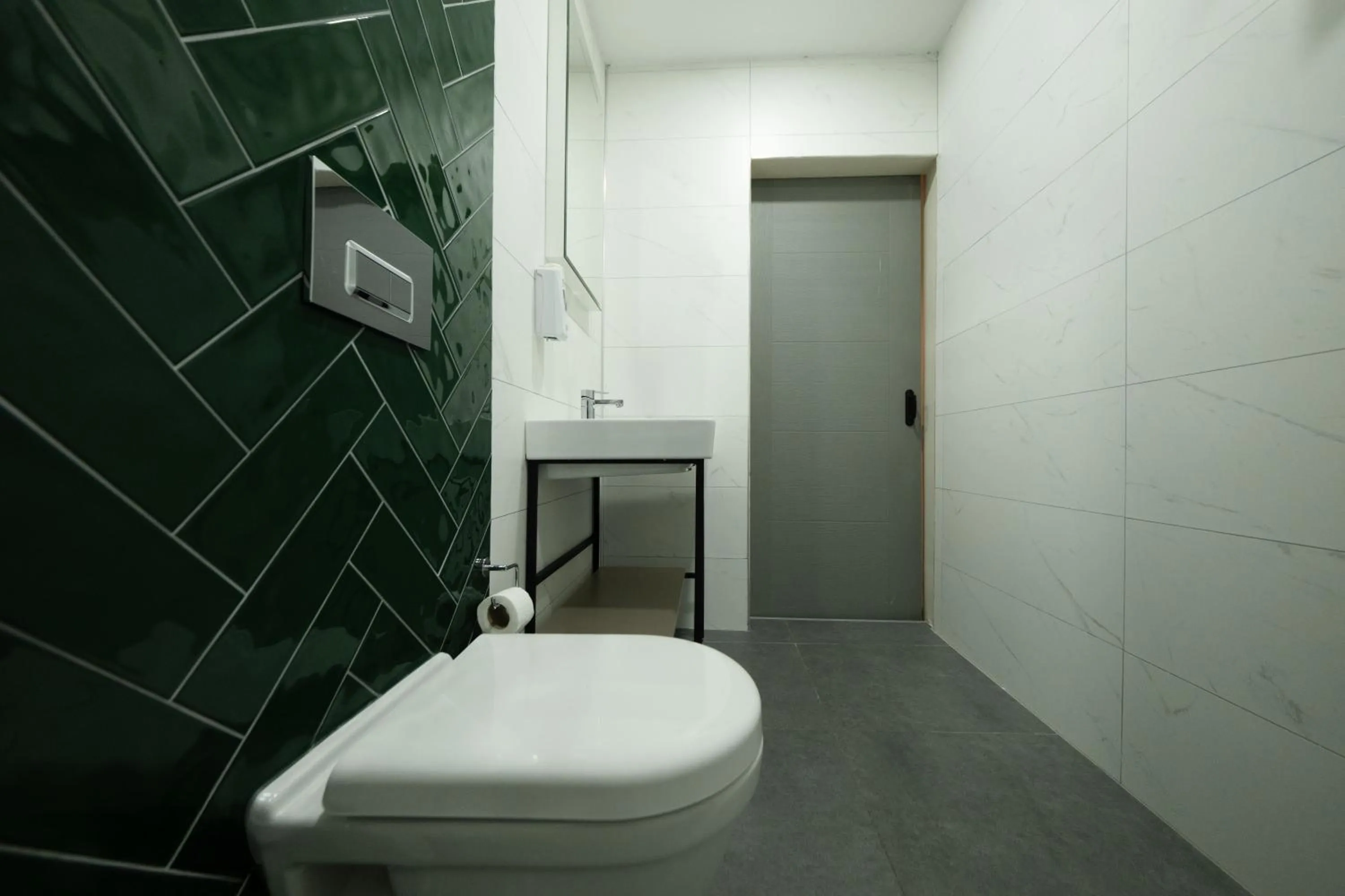 Toilet in Polek Hotel