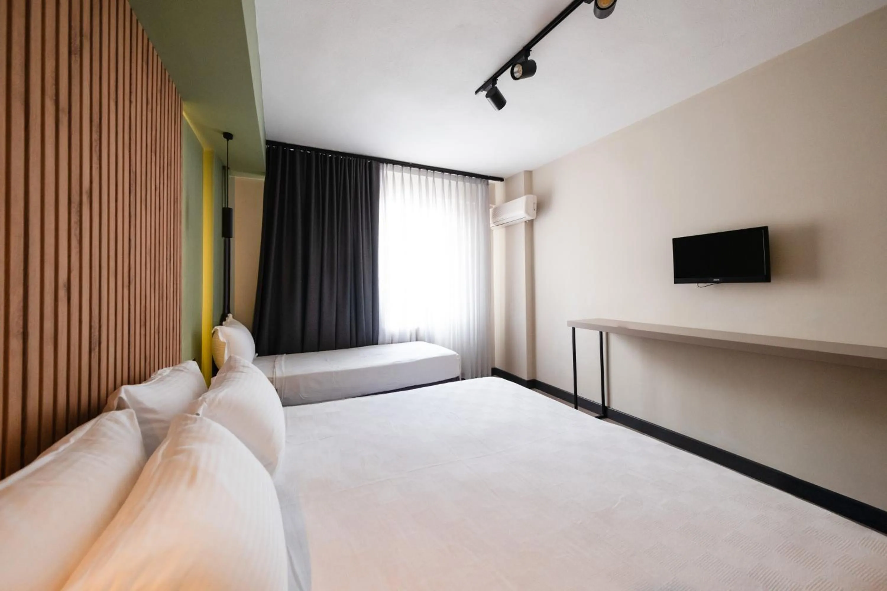 Photo of the whole room, Bed in Polek Hotel
