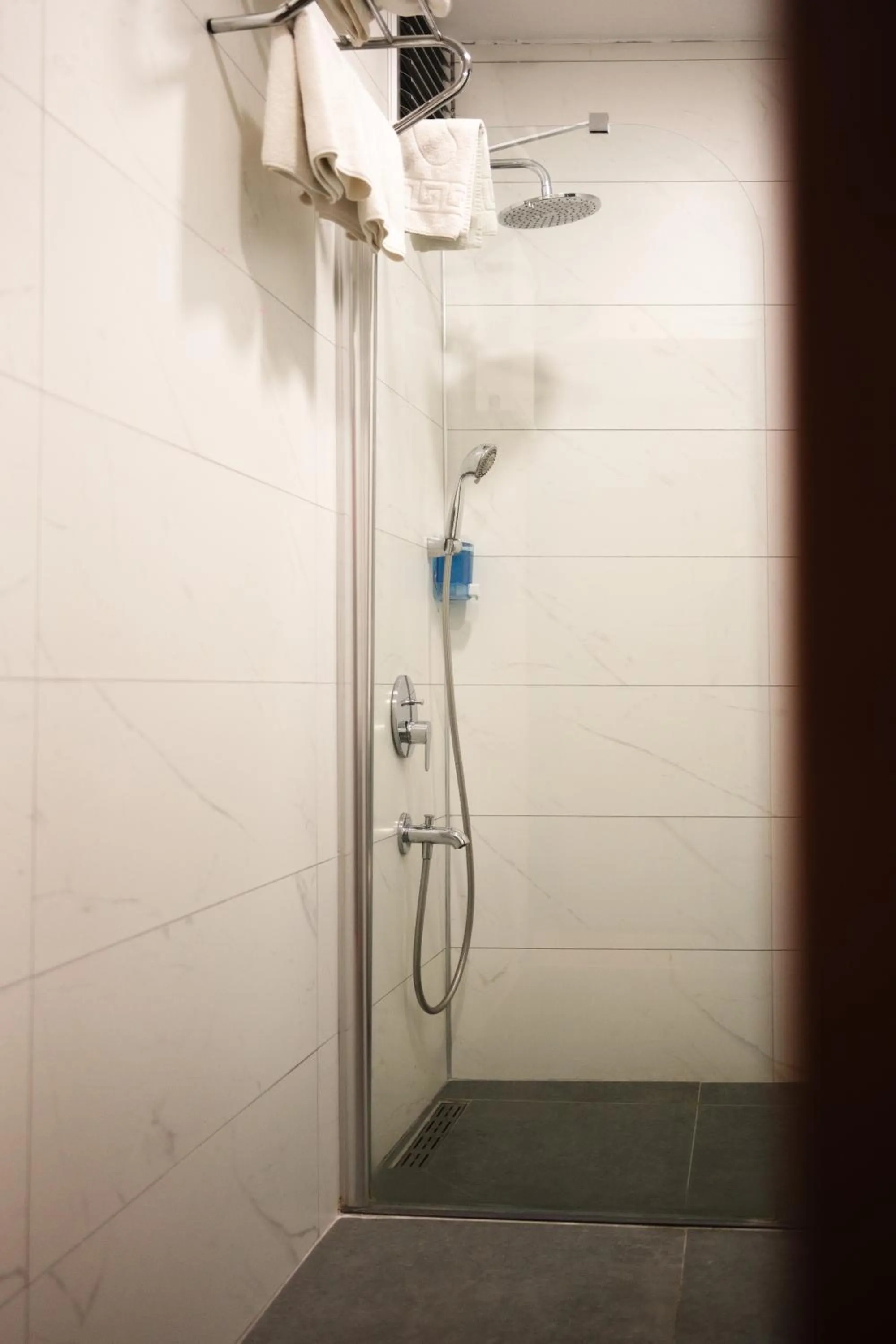 Shower in Polek Hotel