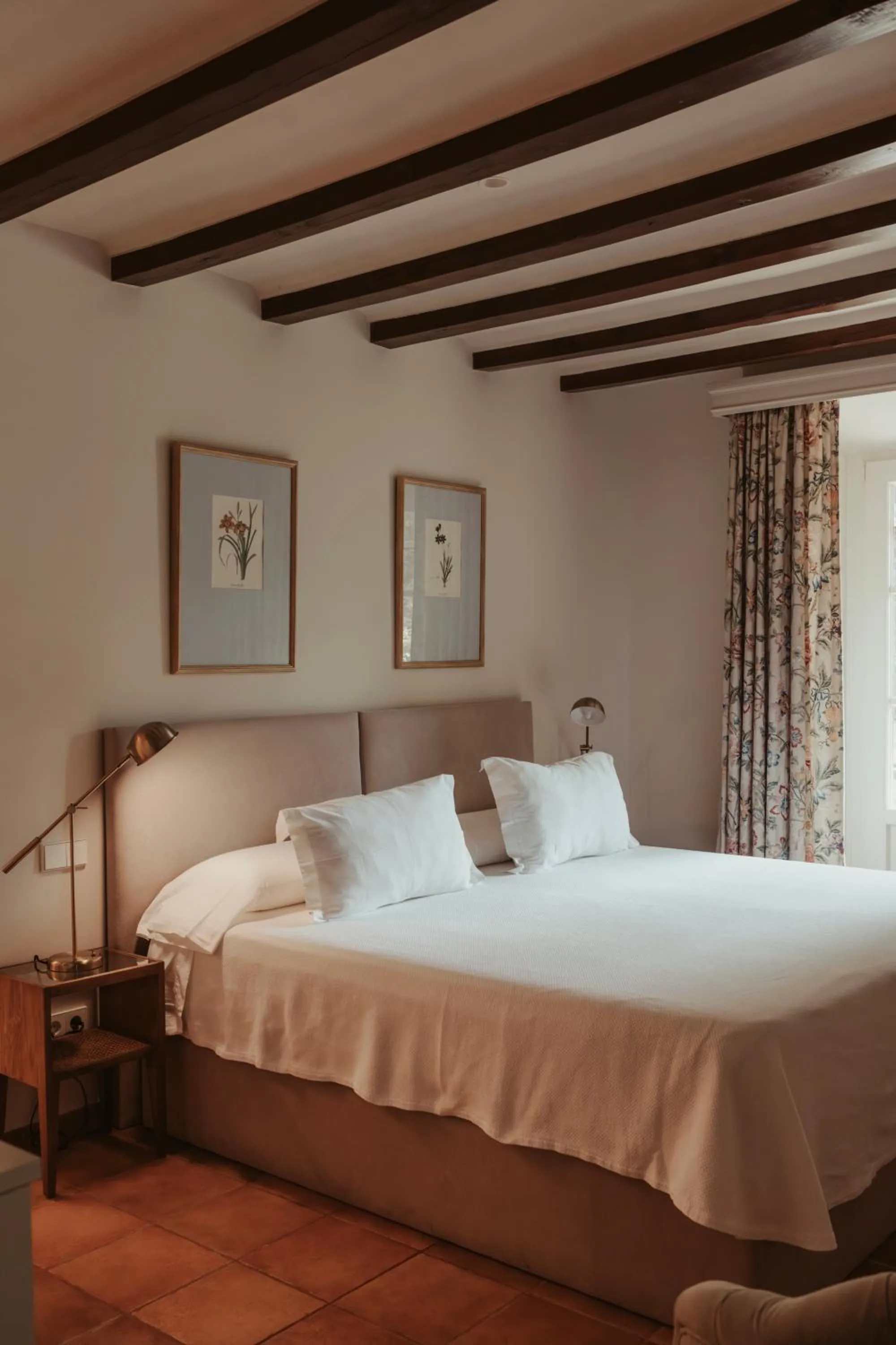 Bed in Rondaia, a Winery & Fincahotel-Agroturismo in Tramuntana