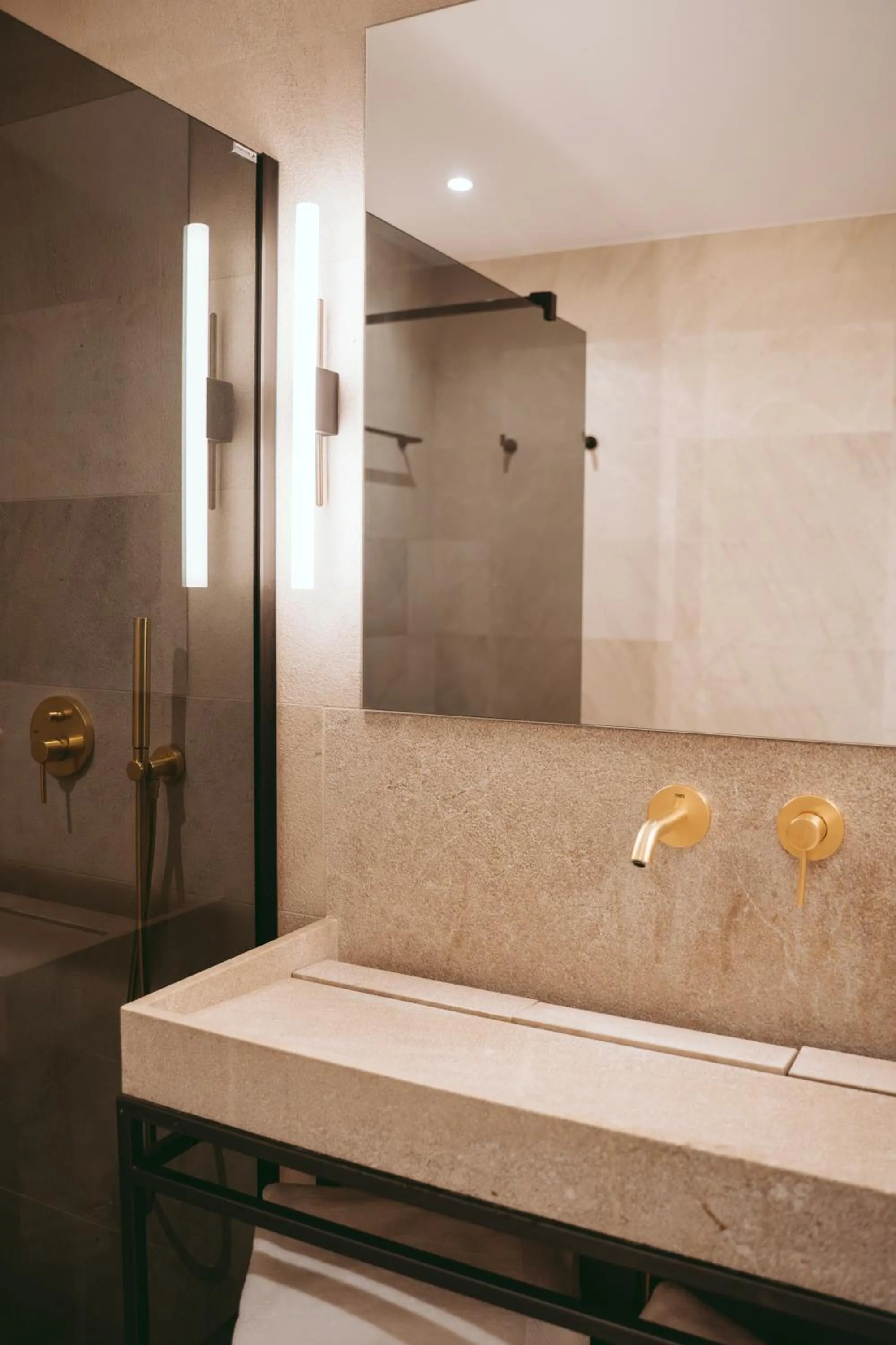 Shower in Rondaia, a Winery & Fincahotel-Agroturismo in Tramuntana