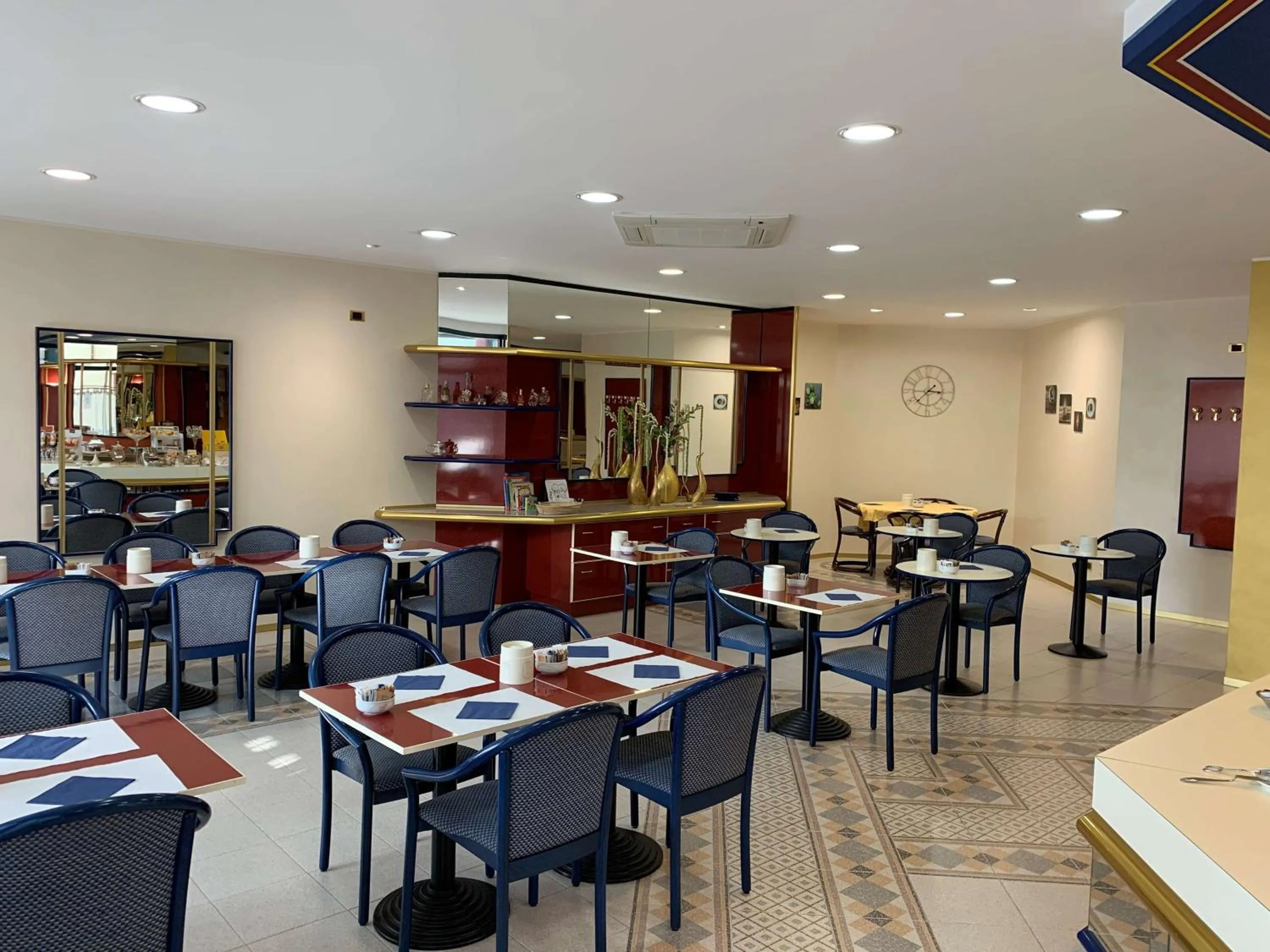 Restaurant/places to eat in Best Western Hotel Solaf
