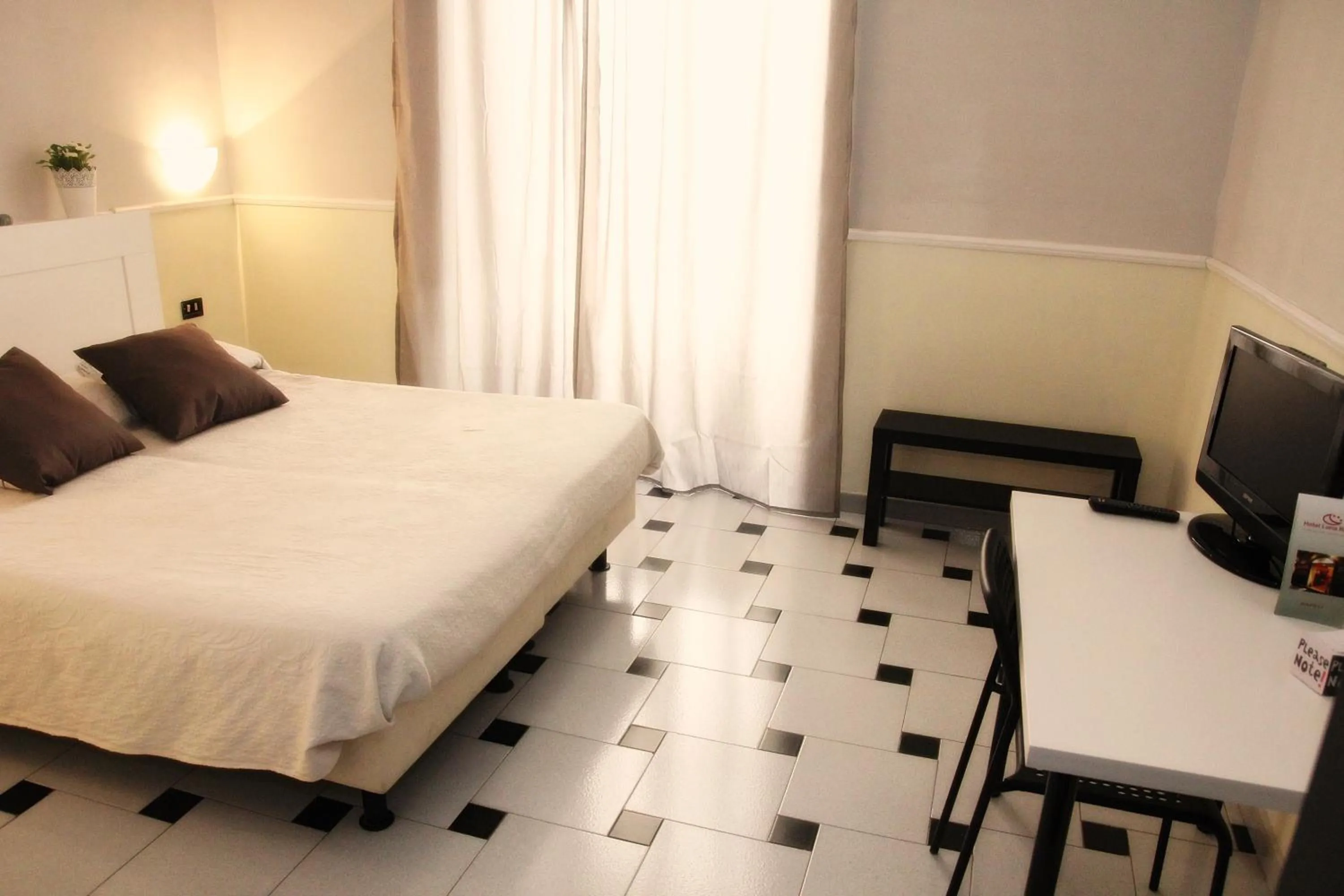 Photo of the whole room, Bed in Hotel Luna Rossa