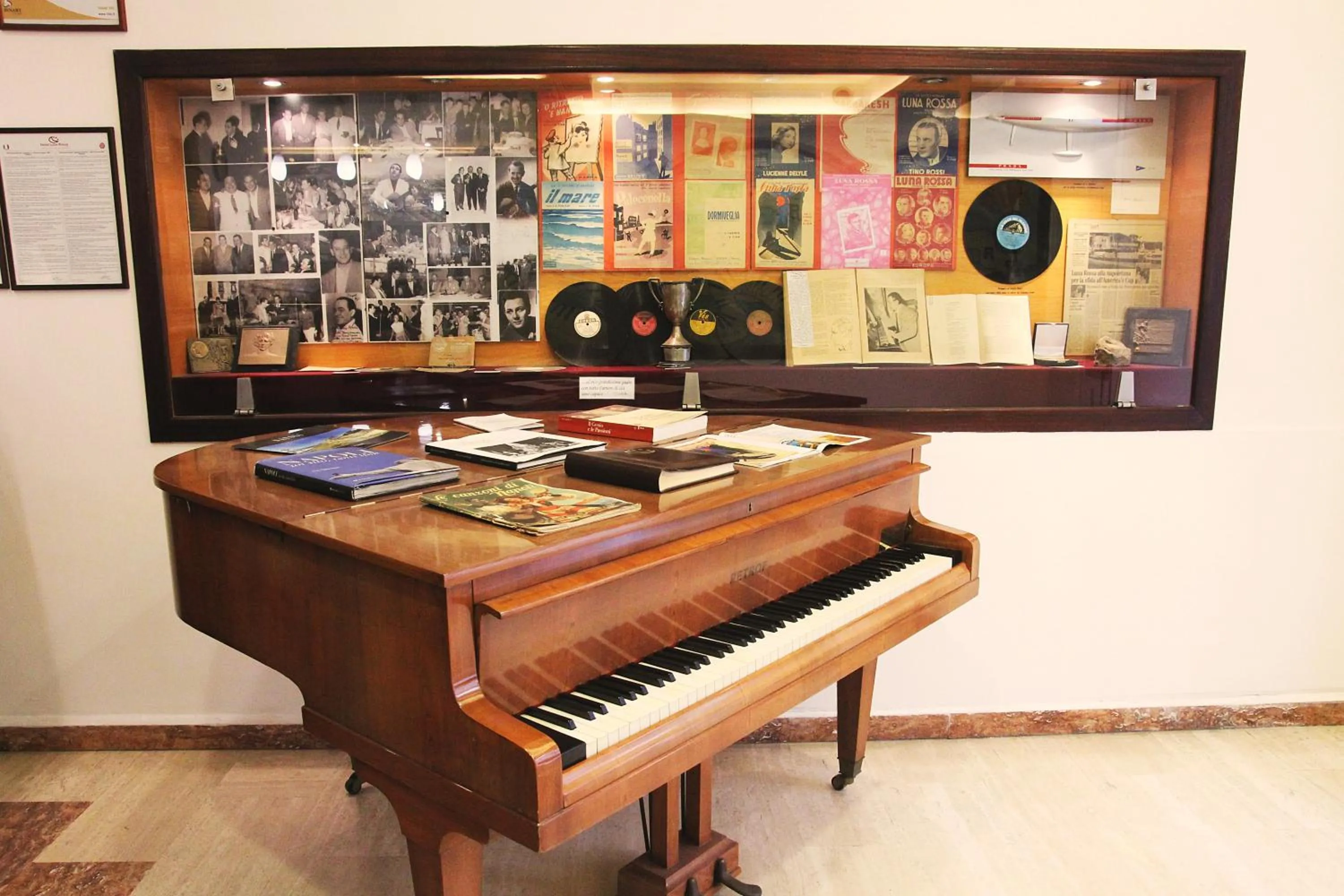 Logo/Certificate/Sign in Hotel Luna Rossa