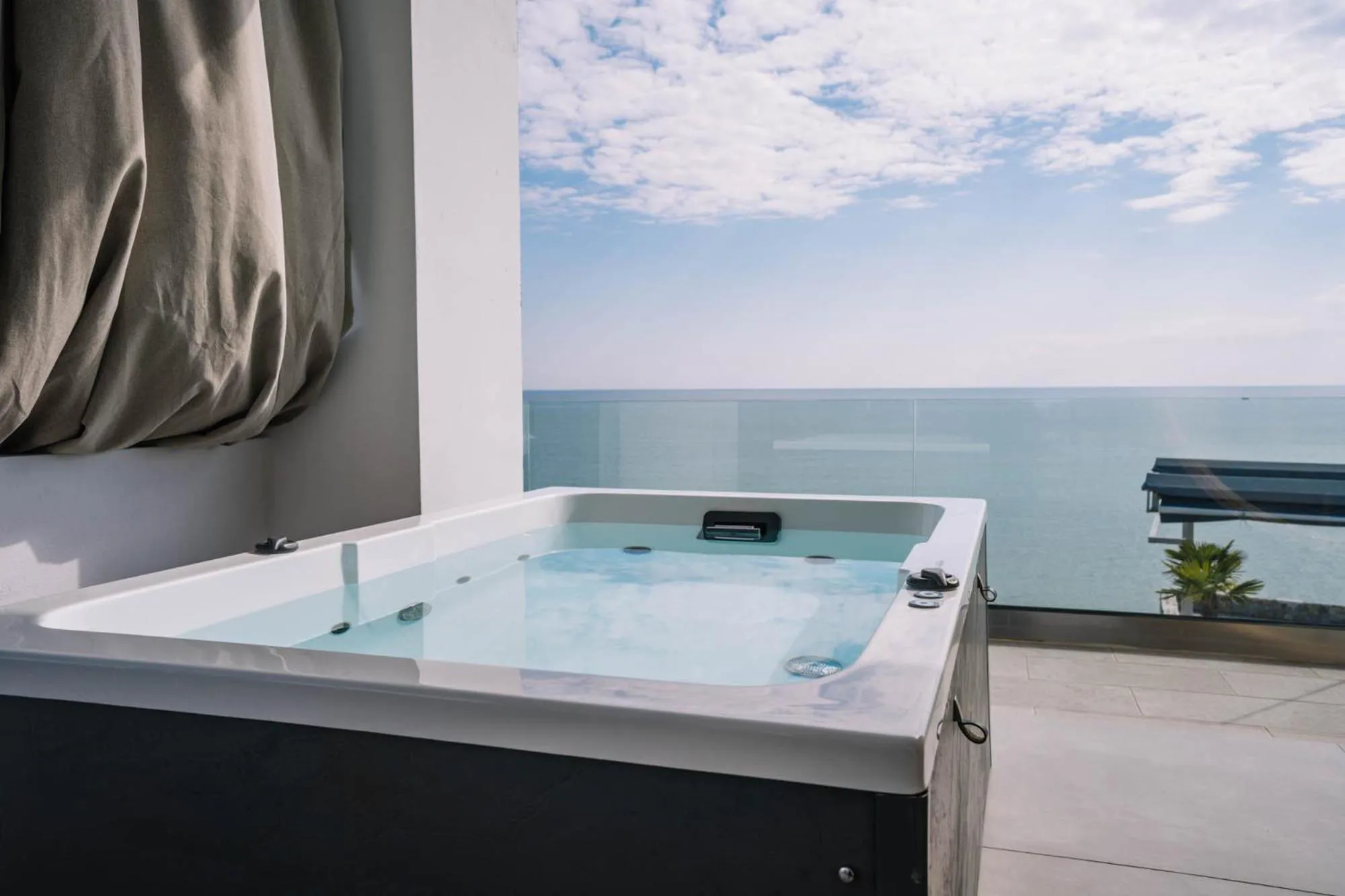 Hot Tub in Akrotiri Olympus Luxury Suites - Adults Only