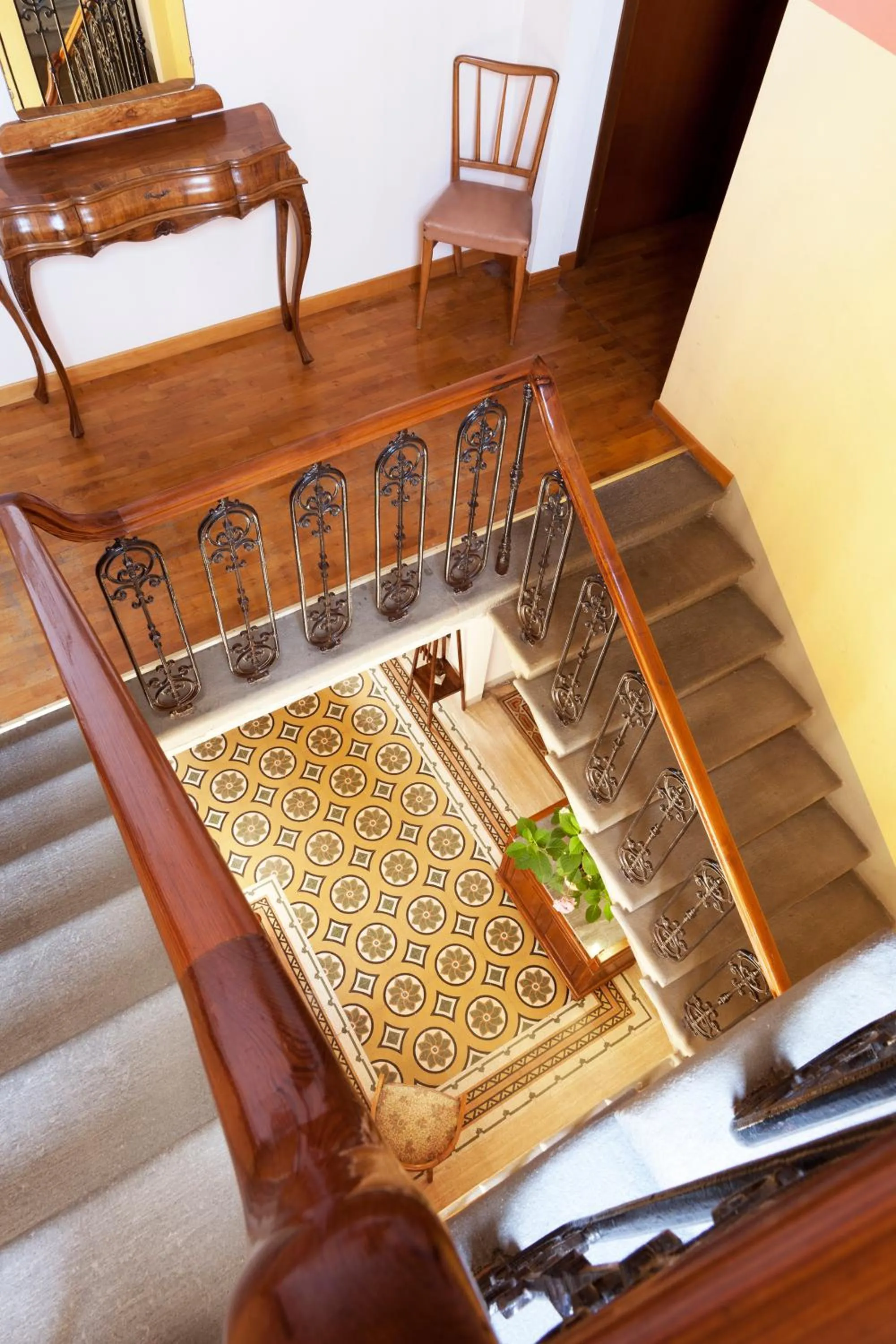 Decorative detail in Hotel Savoia e Campana