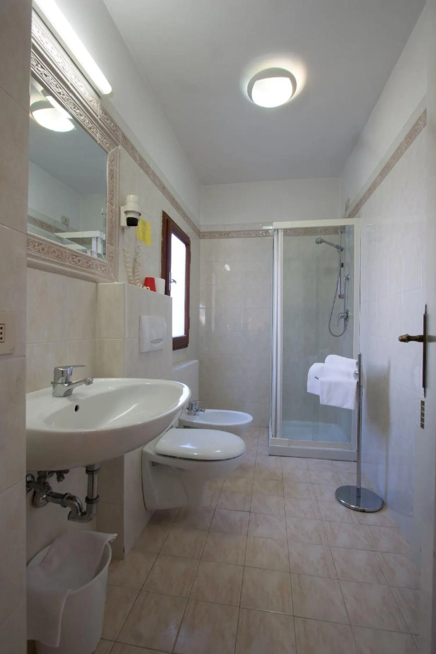 Shower in Hotel Savoia e Campana