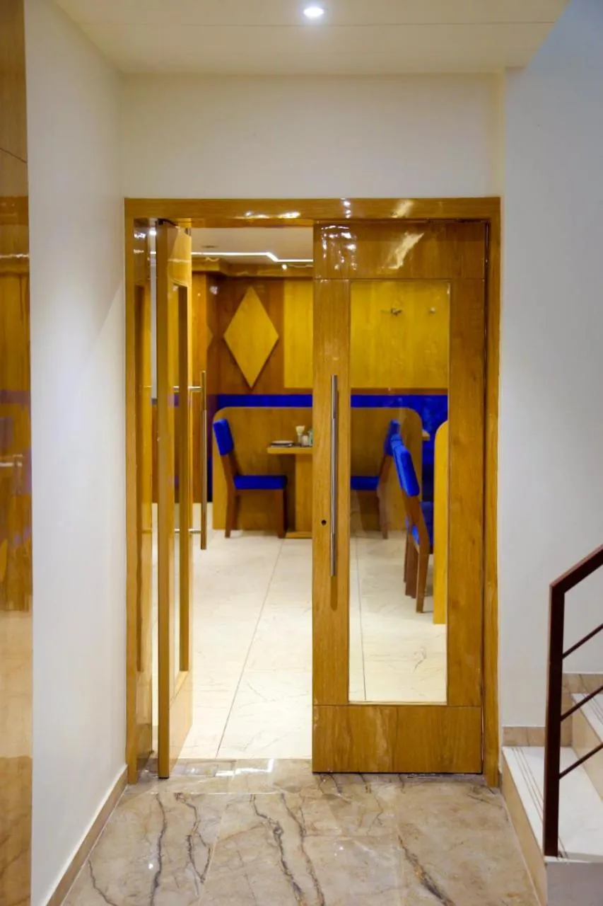 Restaurant/places to eat in Hotel Nova Pride