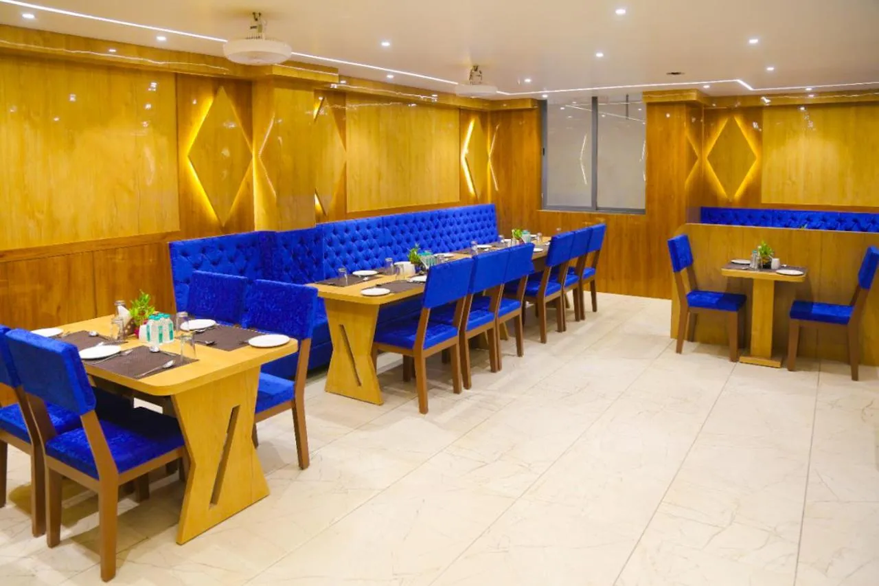 Restaurant/places to eat in Hotel Nova Pride