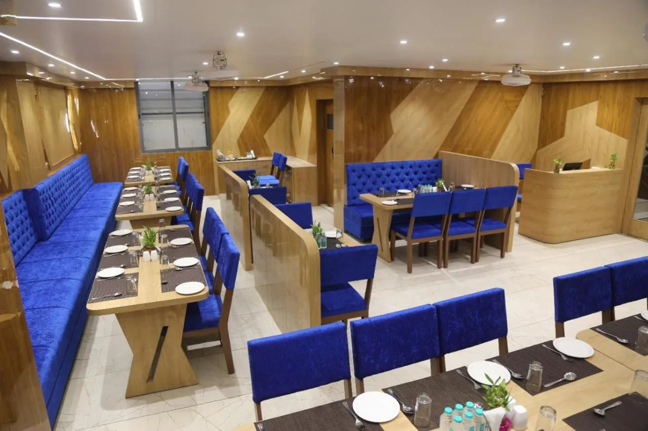 Restaurant/places to eat in Hotel Nova Pride