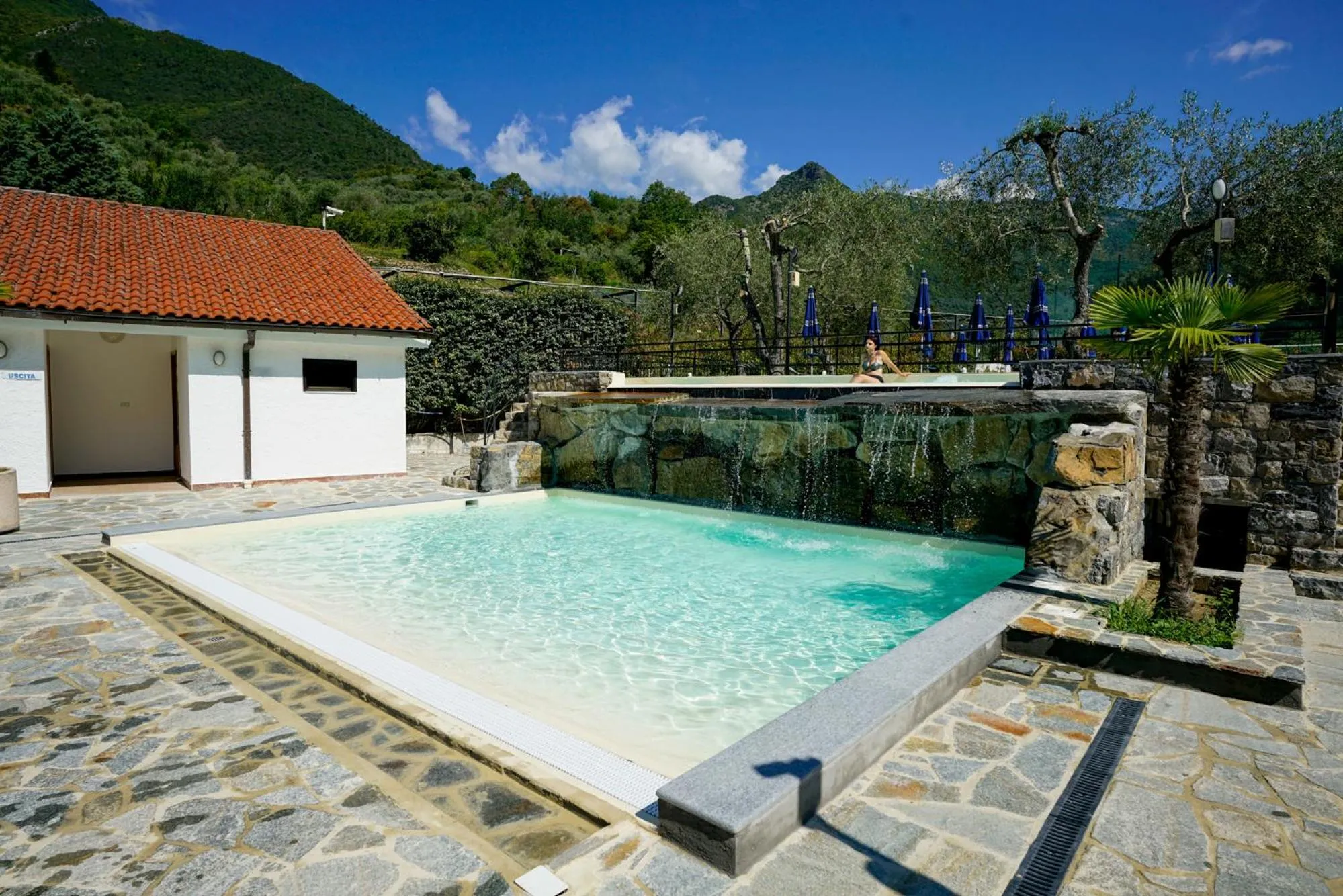 Swimming pool in Hotel Lago Bin