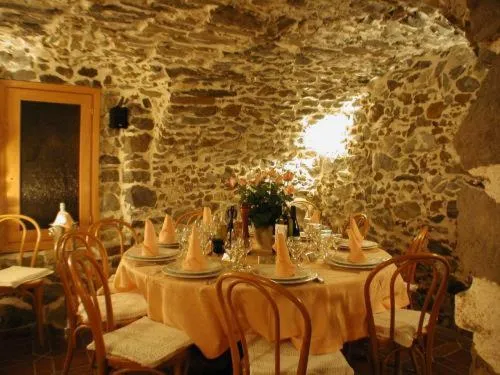 Restaurant/places to eat in Hotel Lago Bin