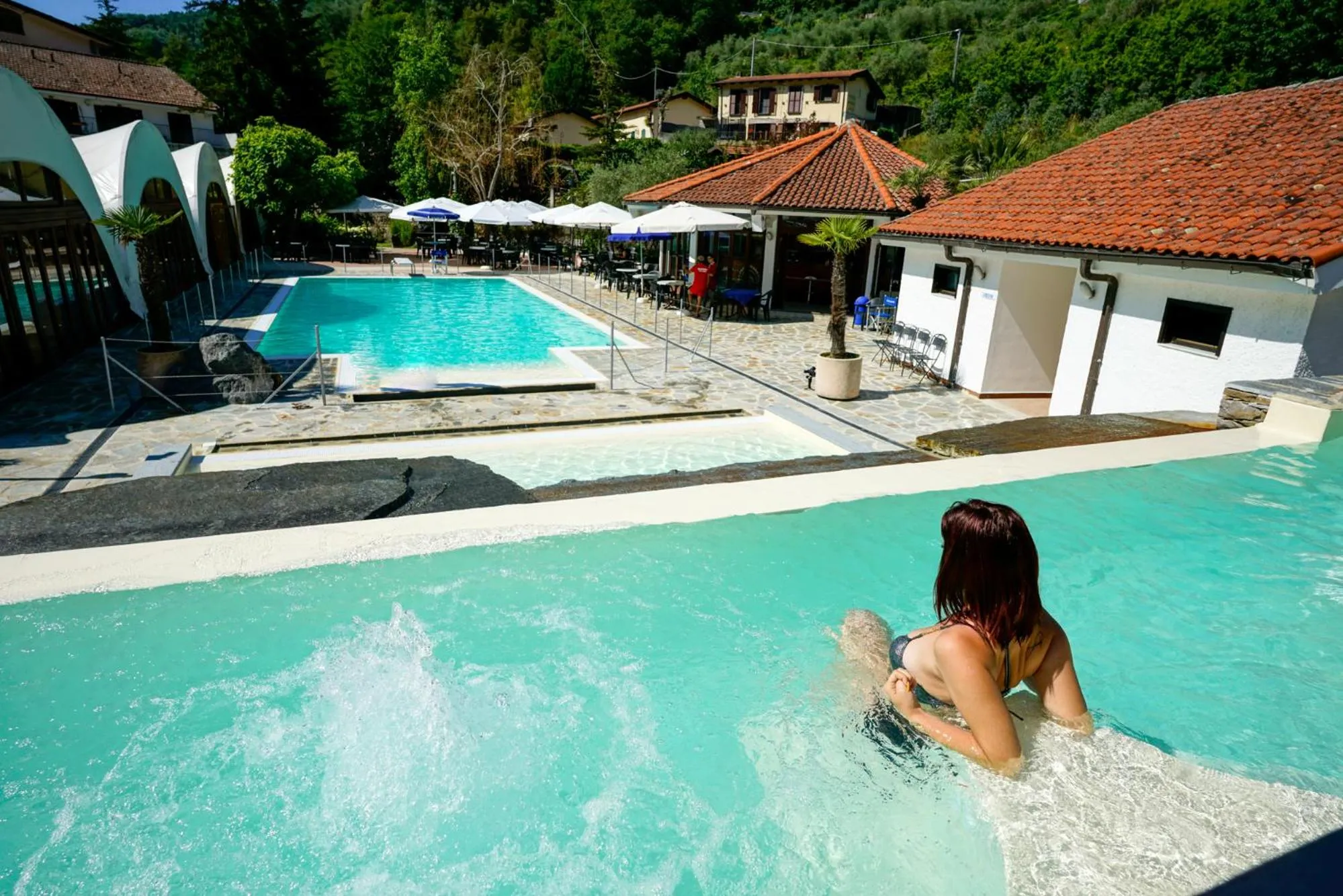 Pool view in Hotel Lago Bin