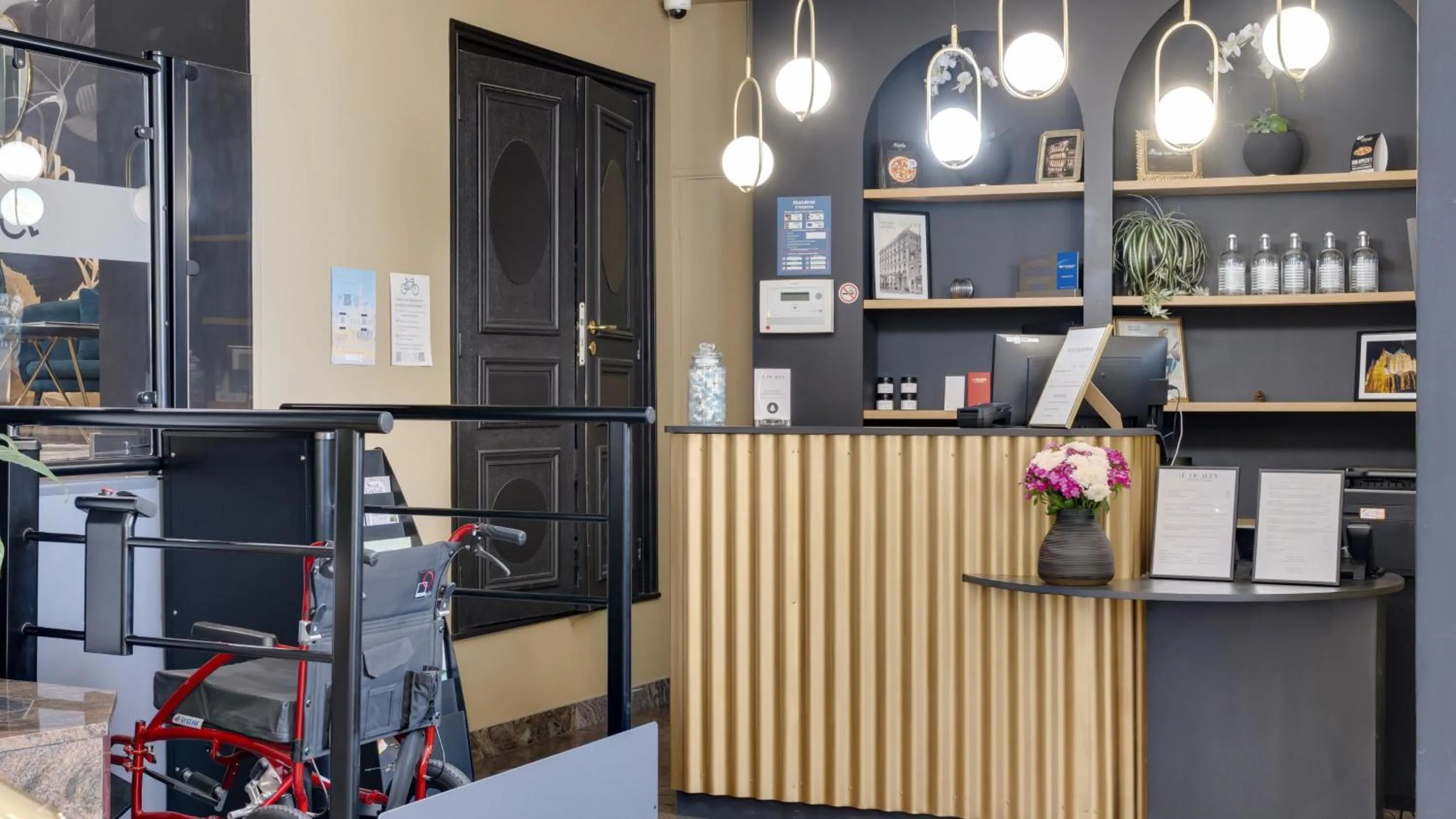 Lobby or reception in Best Western Plus Le Picardy