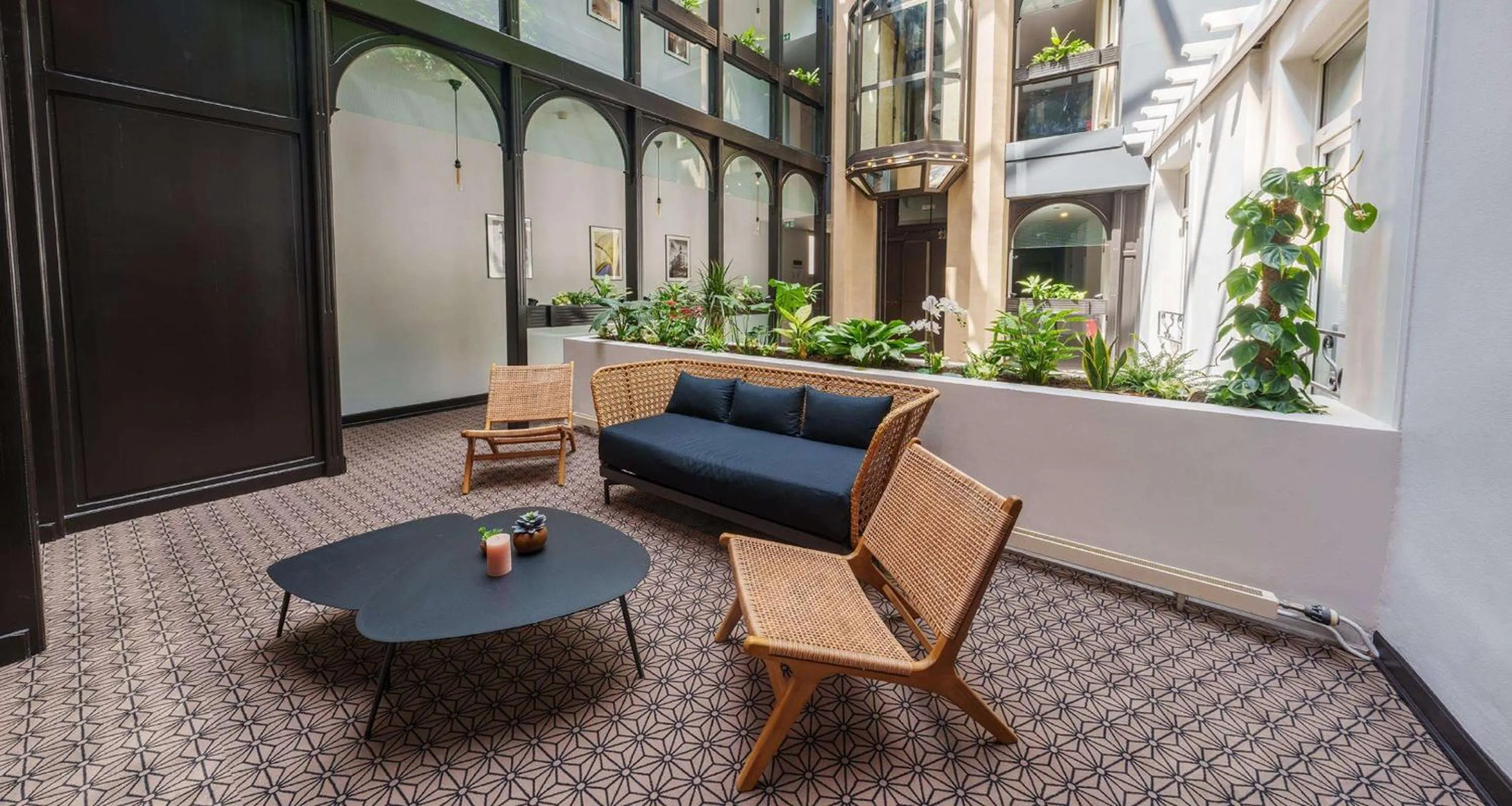 Lounge or bar in Best Western Plus Le Picardy