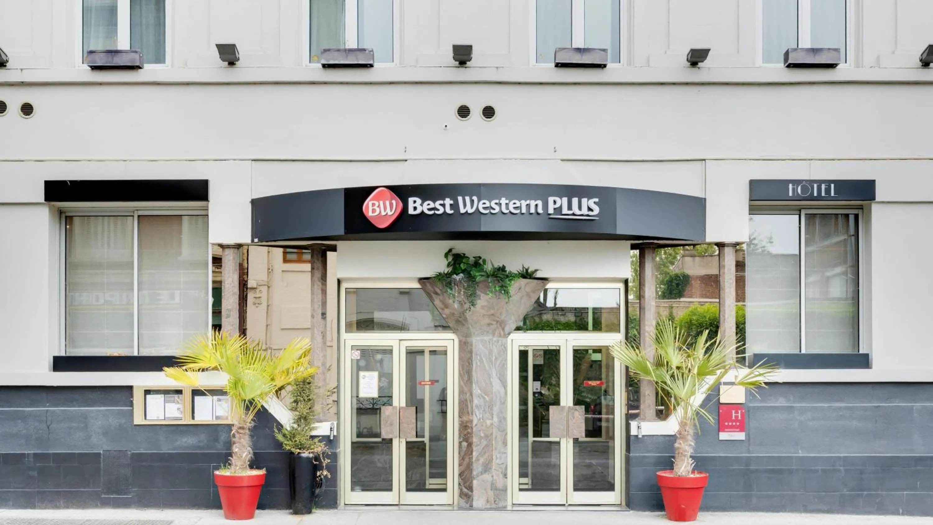 Property building in Best Western Plus Le Picardy