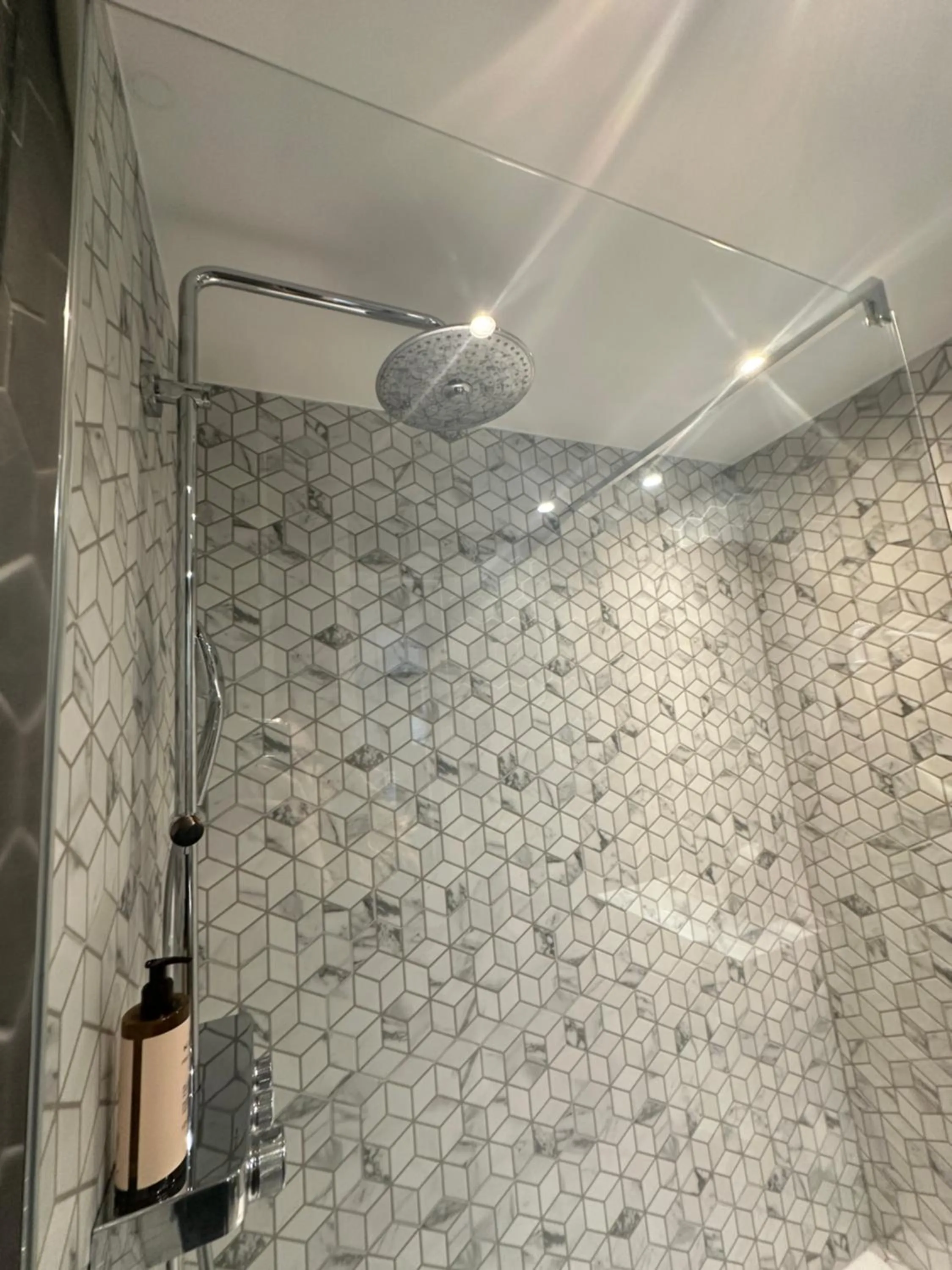 Shower in Best Western Plus Le Picardy