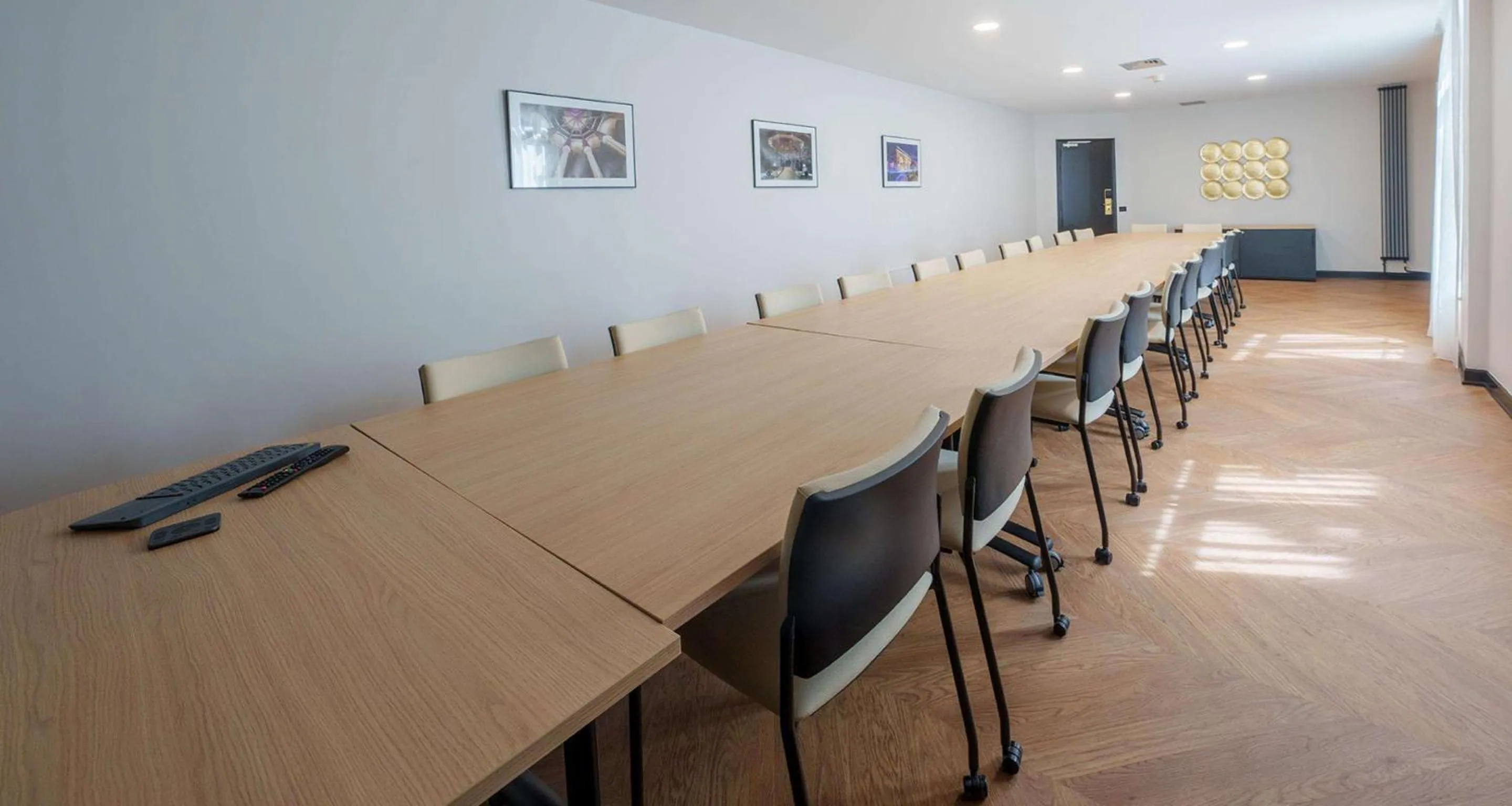 Business facilities in Best Western Plus Le Picardy