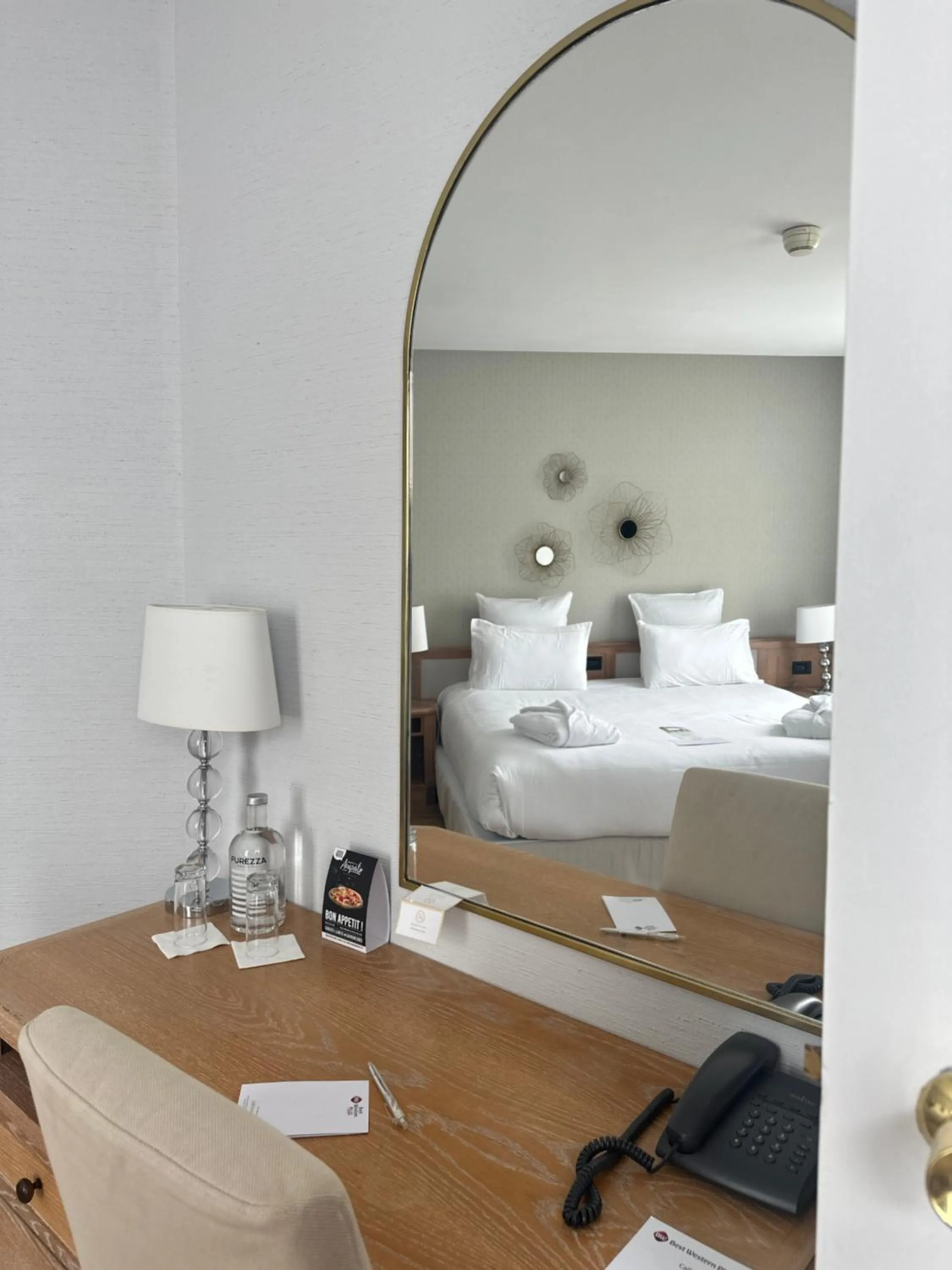 Bed in Best Western Plus Le Picardy