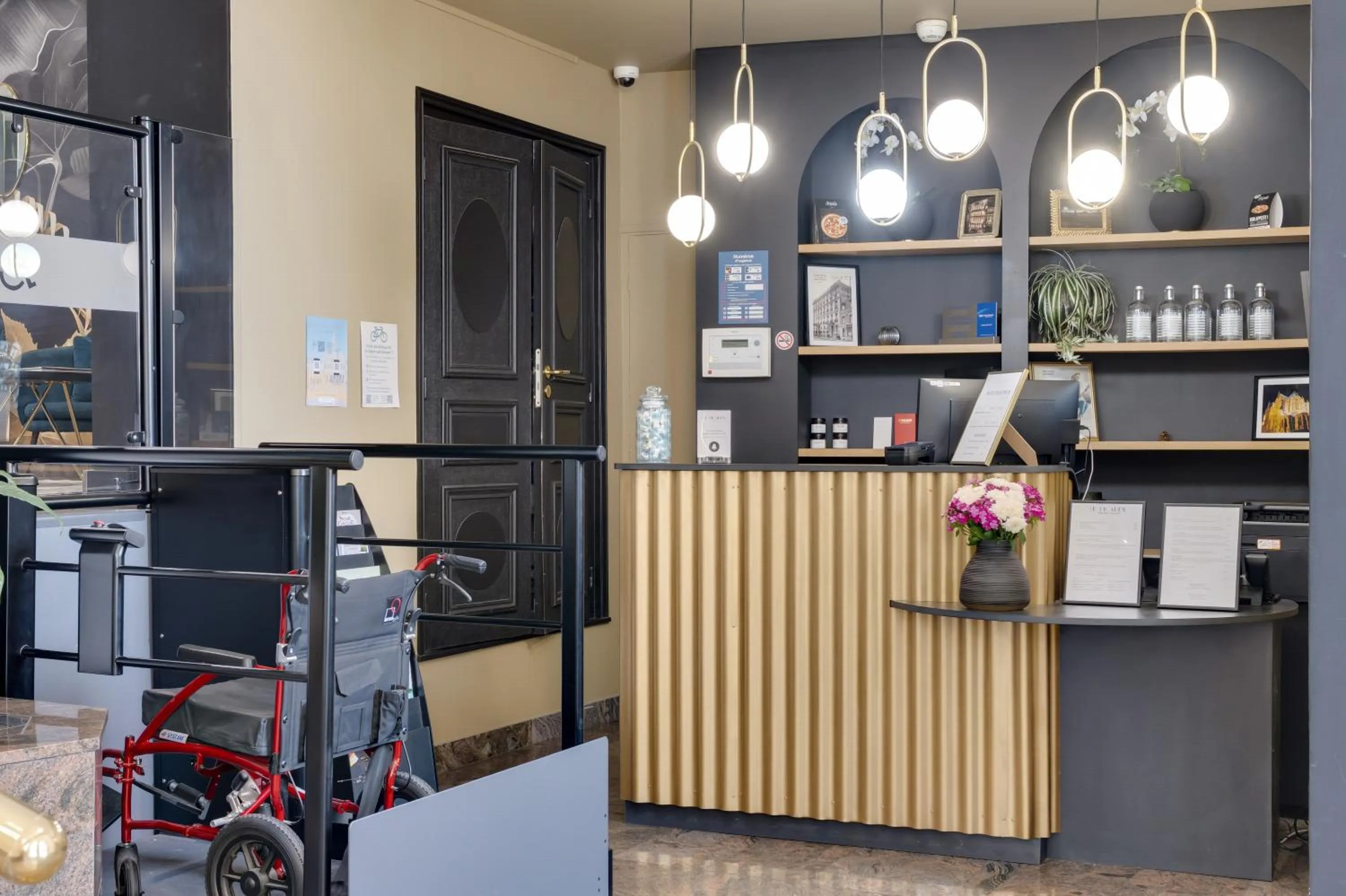 Lobby or reception in Best Western Plus Le Picardy