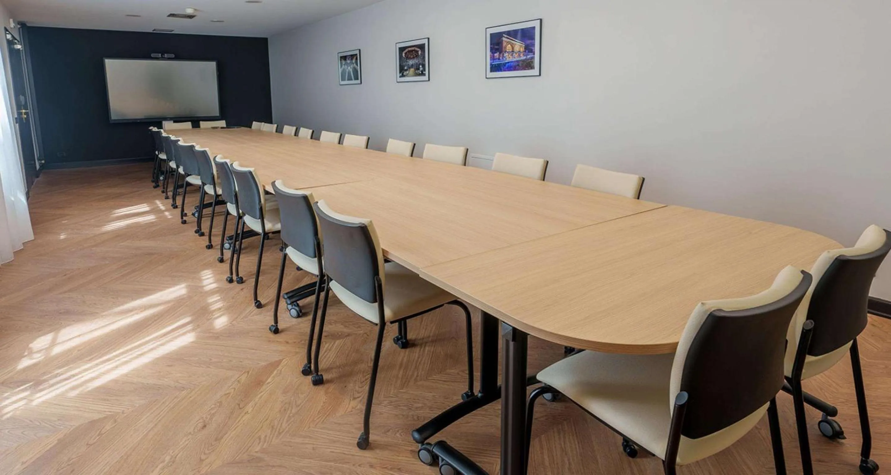 Business facilities in Best Western Plus Le Picardy