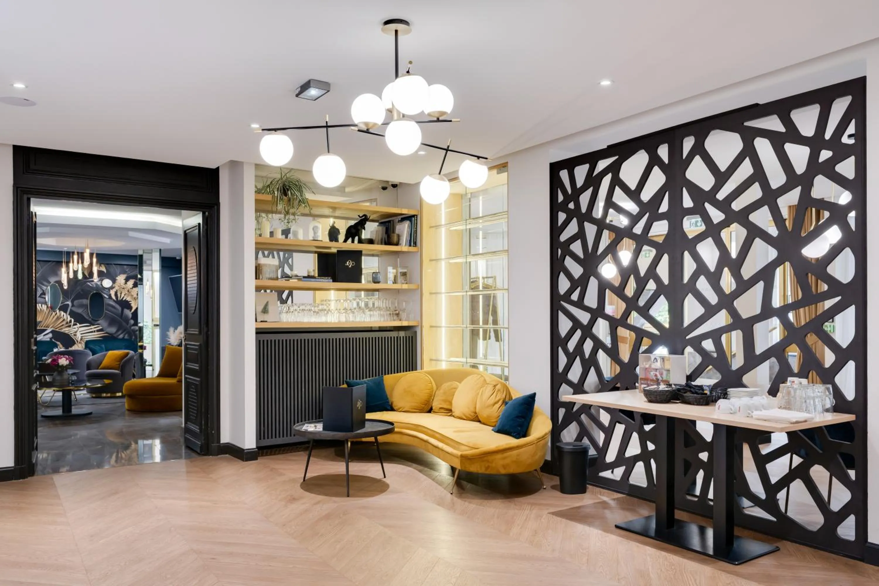 Seating area in Best Western Plus Le Picardy