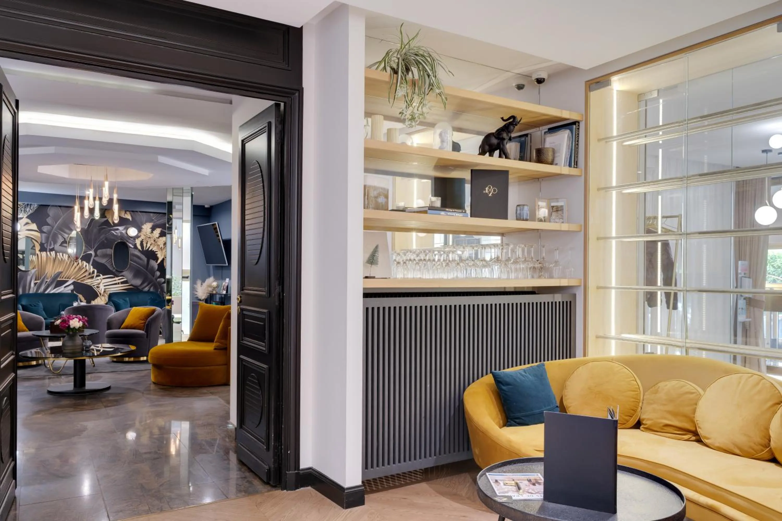 Living room in Best Western Plus Le Picardy