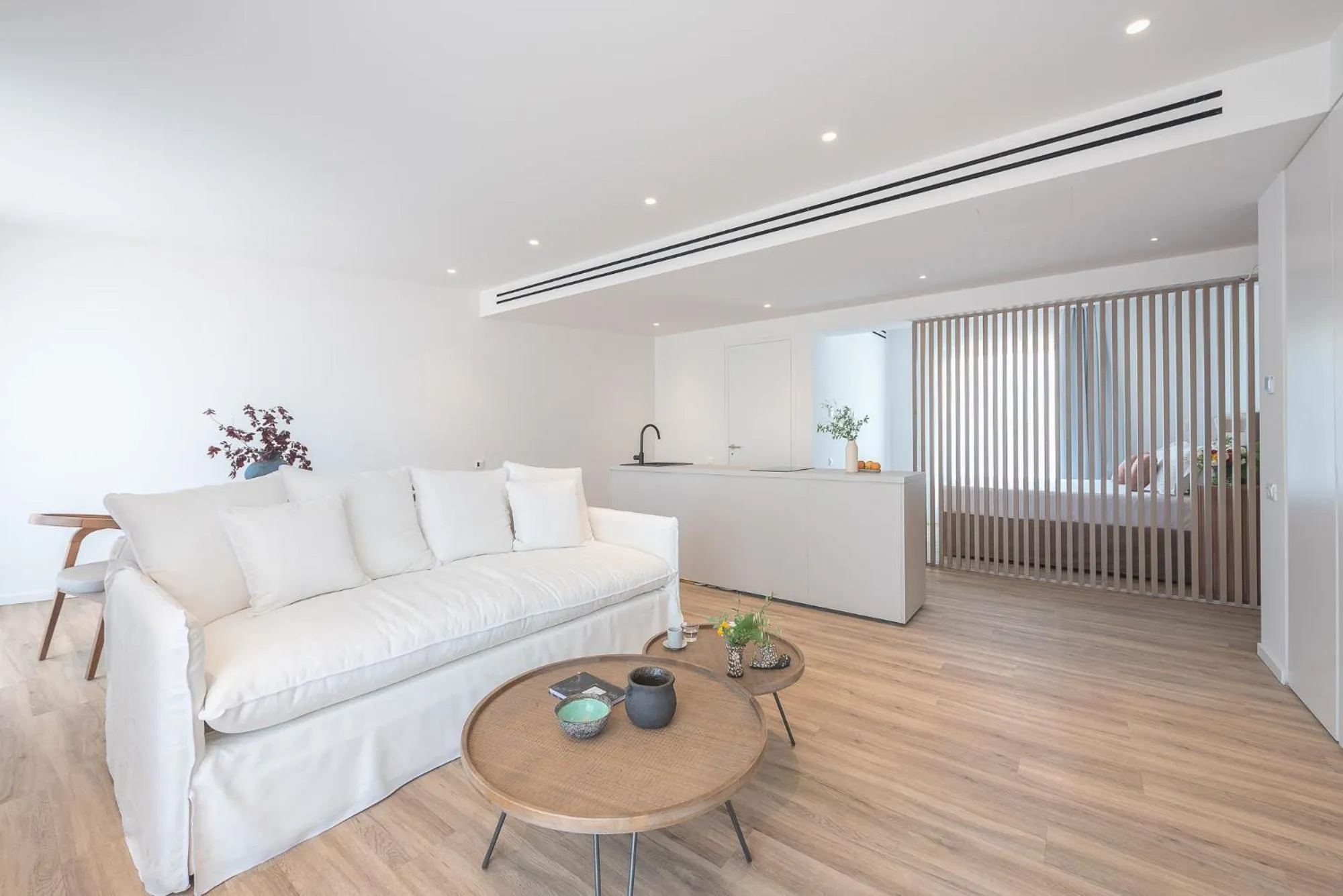 Photo of the whole room in Ceramian Athens