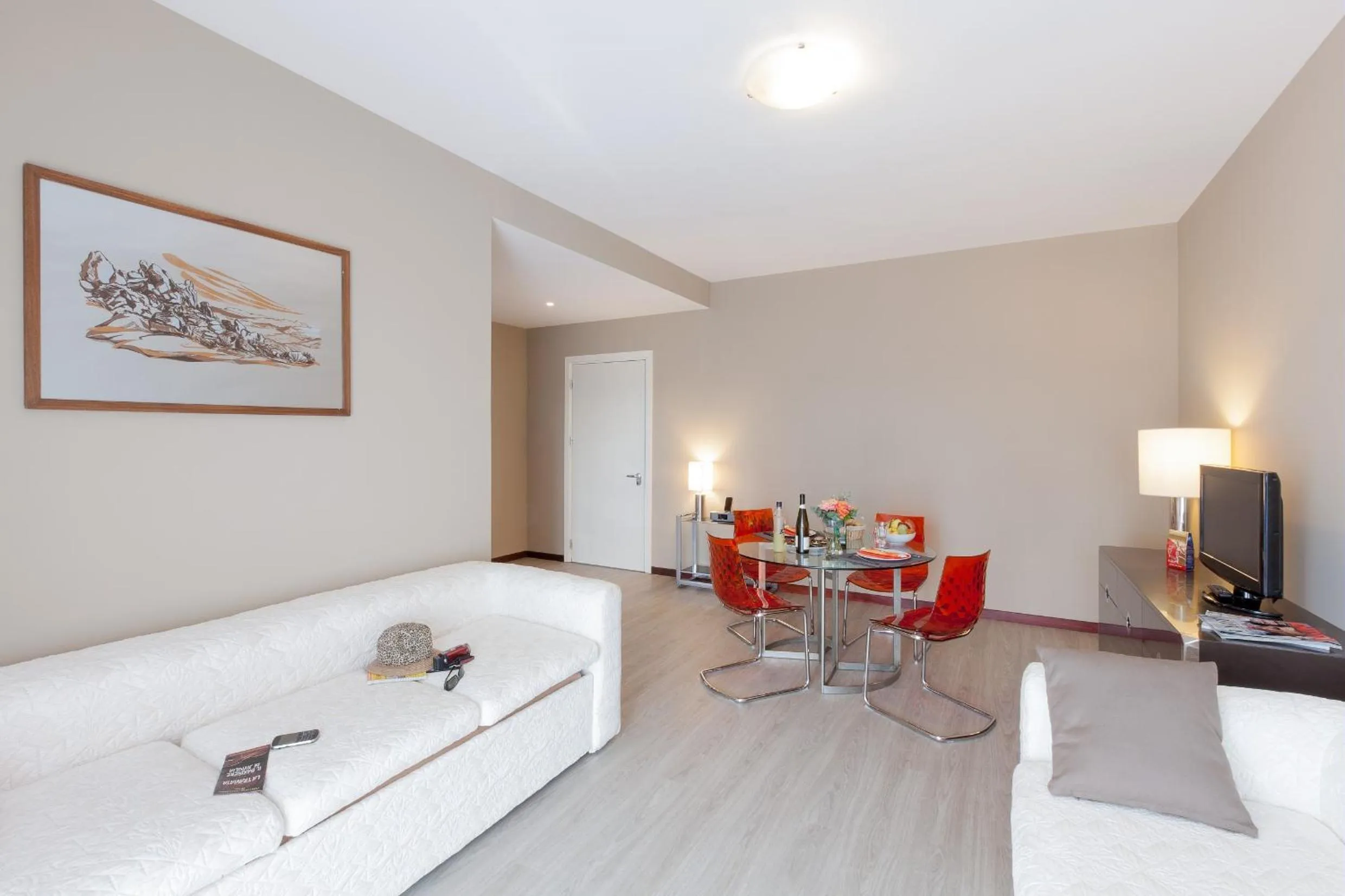 Living room, Bed in Aparthotel Adagio Rome Vatican