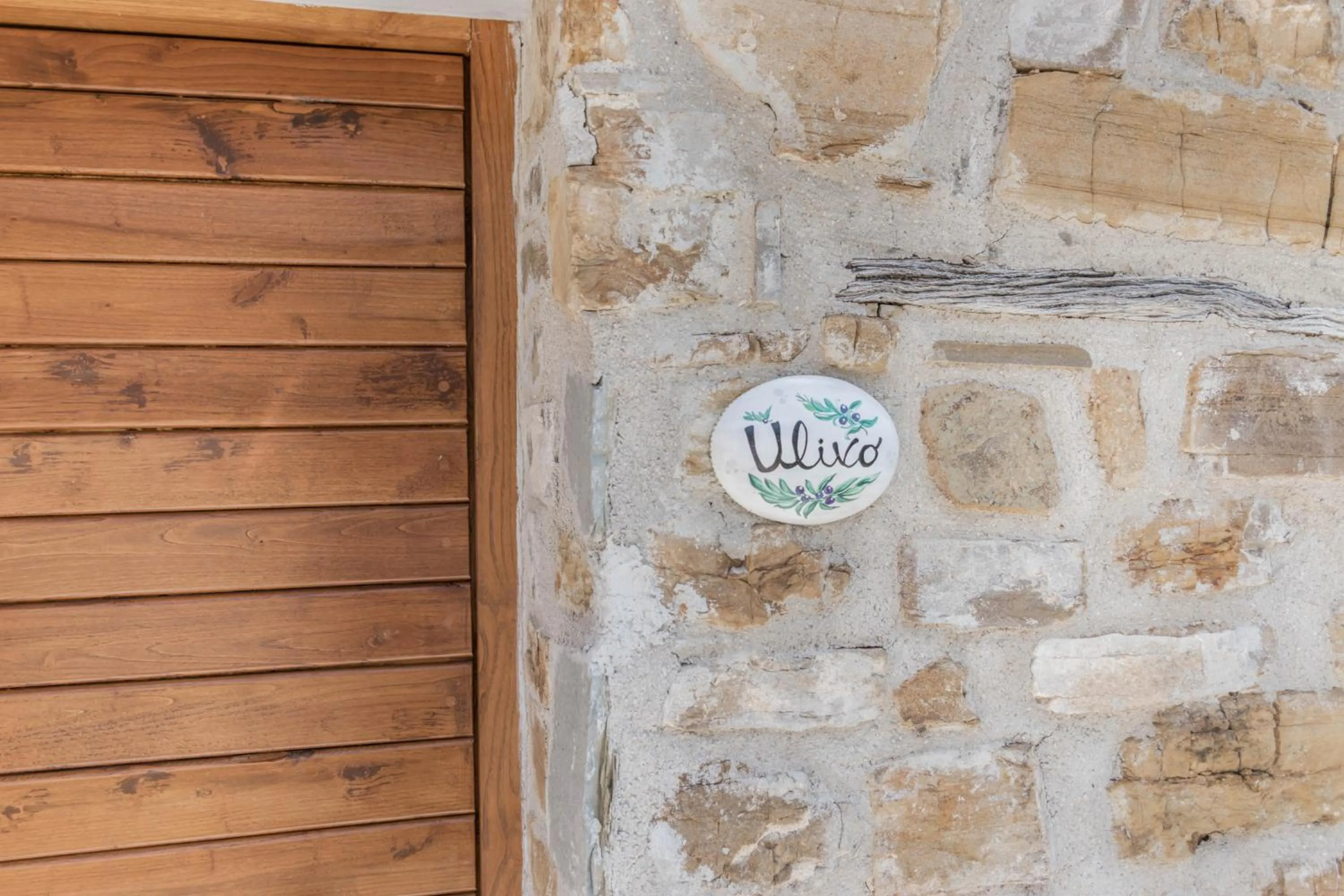 Logo/Certificate/Sign in Country House L'antica pietra