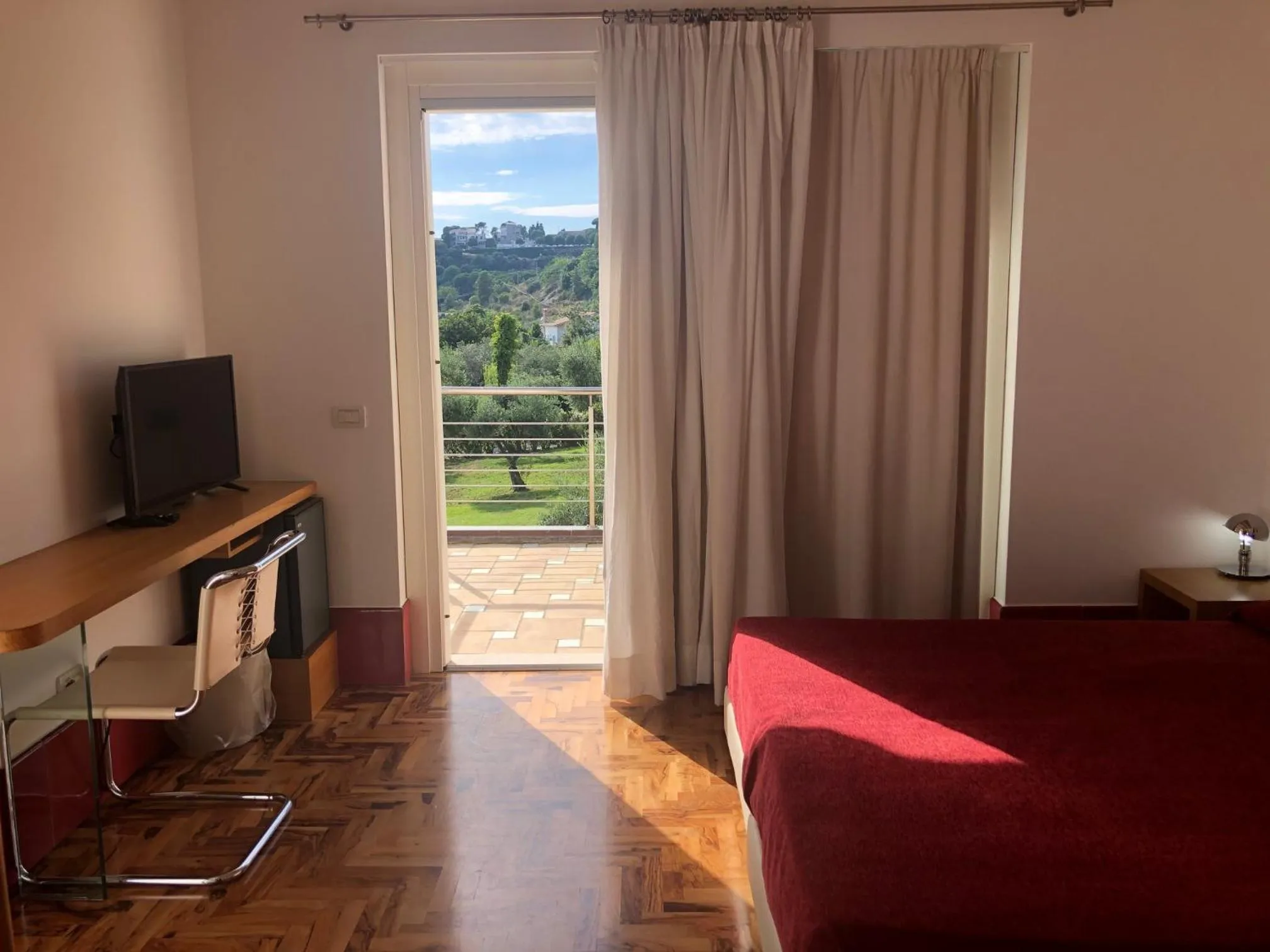 Bed, TV/Entertainment Center in Hotel Grotta Di Tiberio