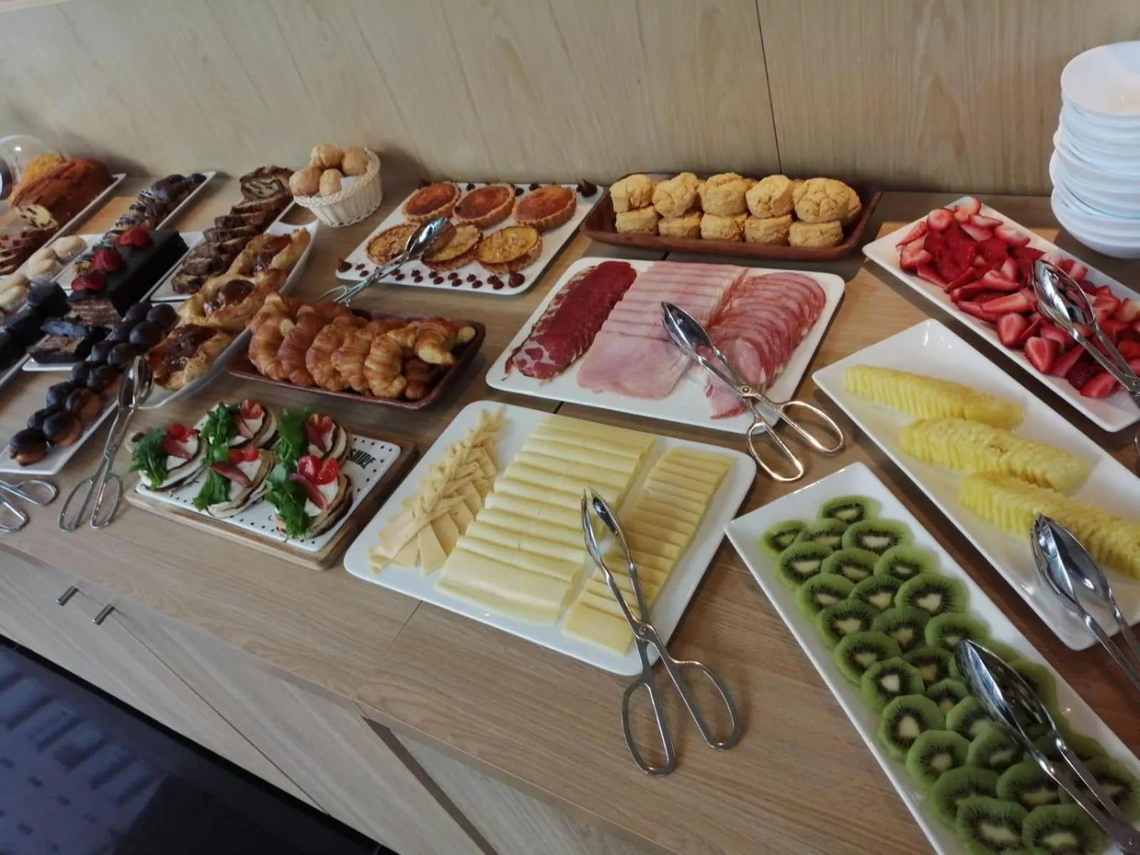 Buffet breakfast in Don Hotel