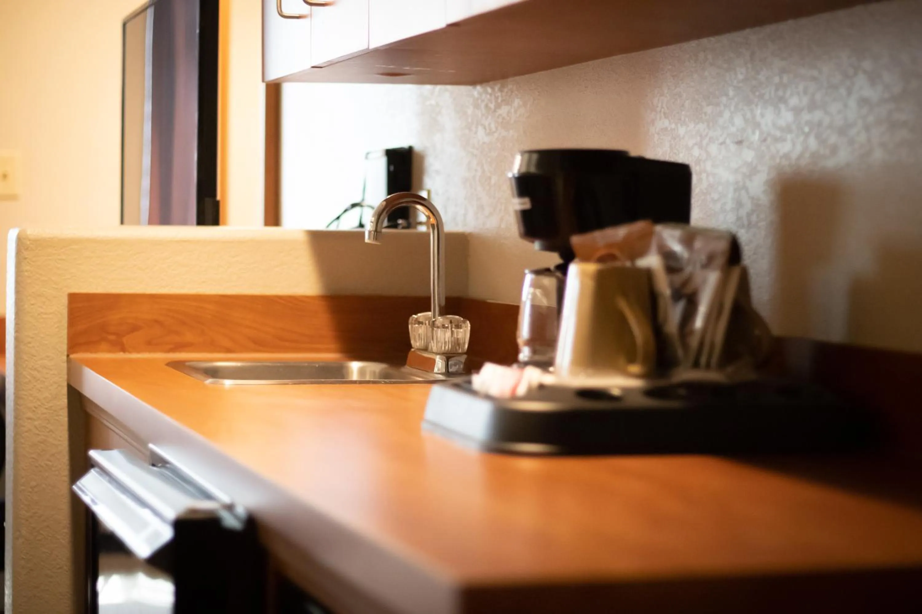 Kitchen or kitchenette in Monument Inn & Suites