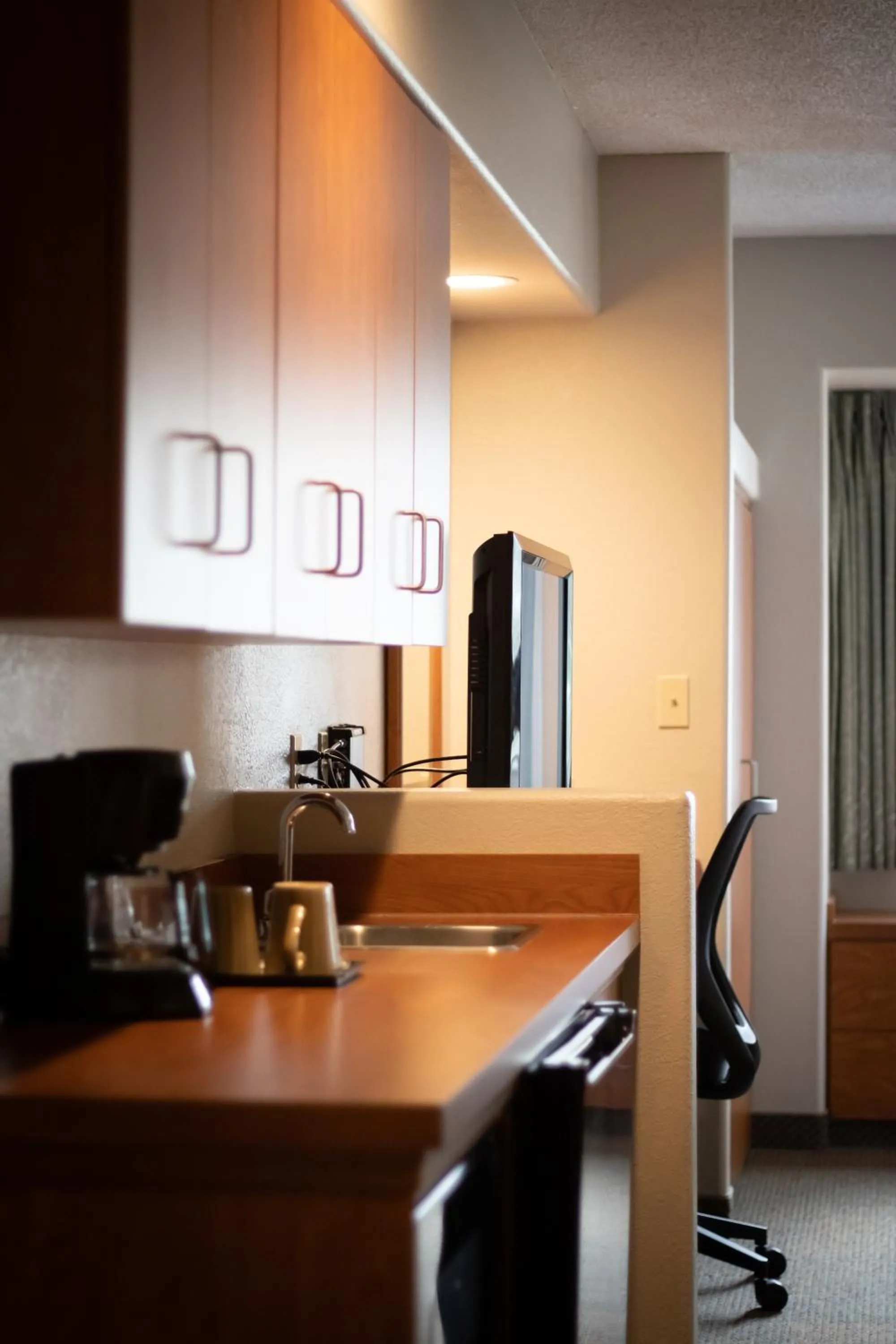 Kitchen or kitchenette in Monument Inn & Suites