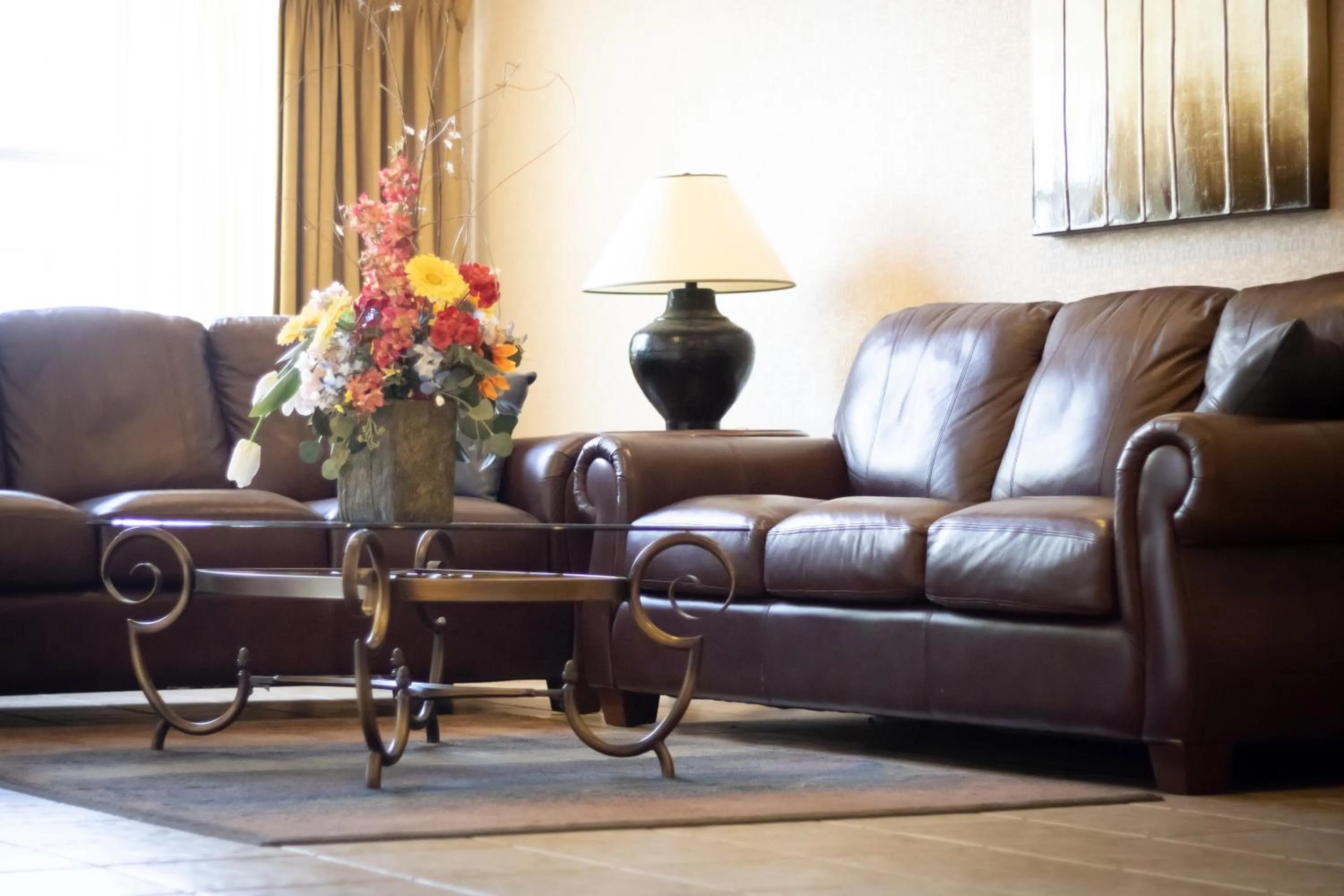 Seating area in Monument Inn & Suites