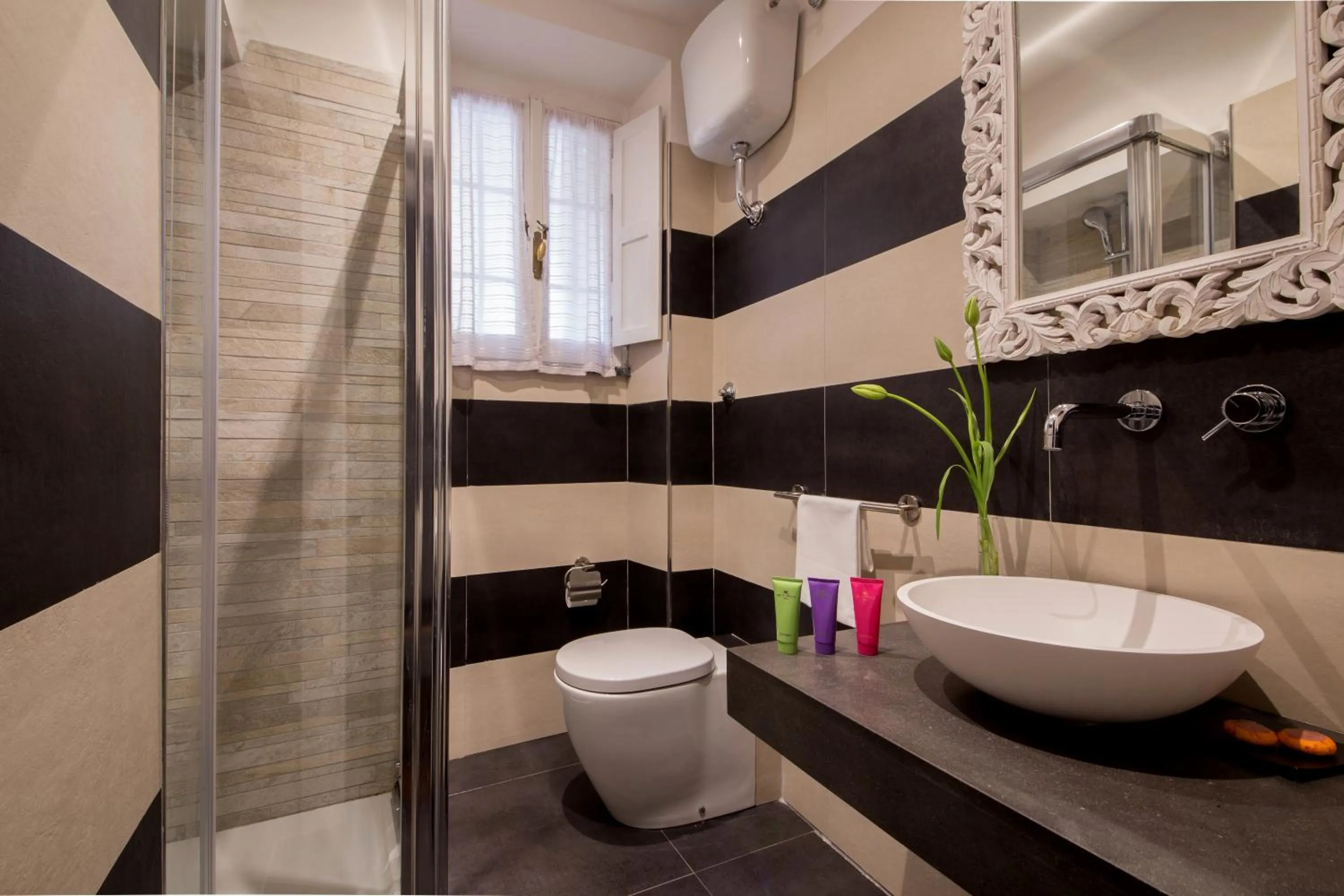 Shower in The Inn at the Roman Forum Luxury Collection - The Inn At The Roman Forum