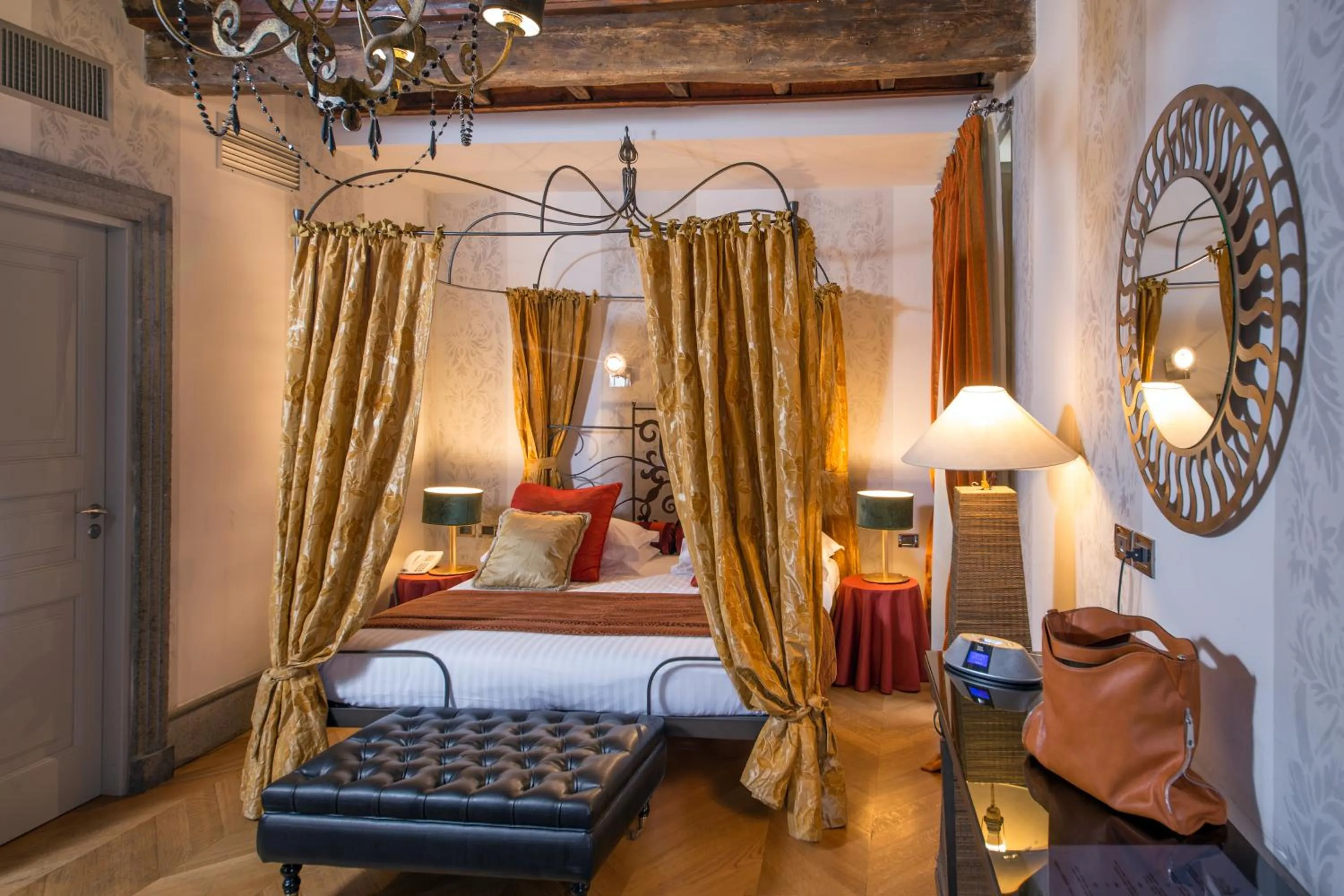 Bed in The Inn at the Roman Forum Luxury Collection - The Inn At The Roman Forum