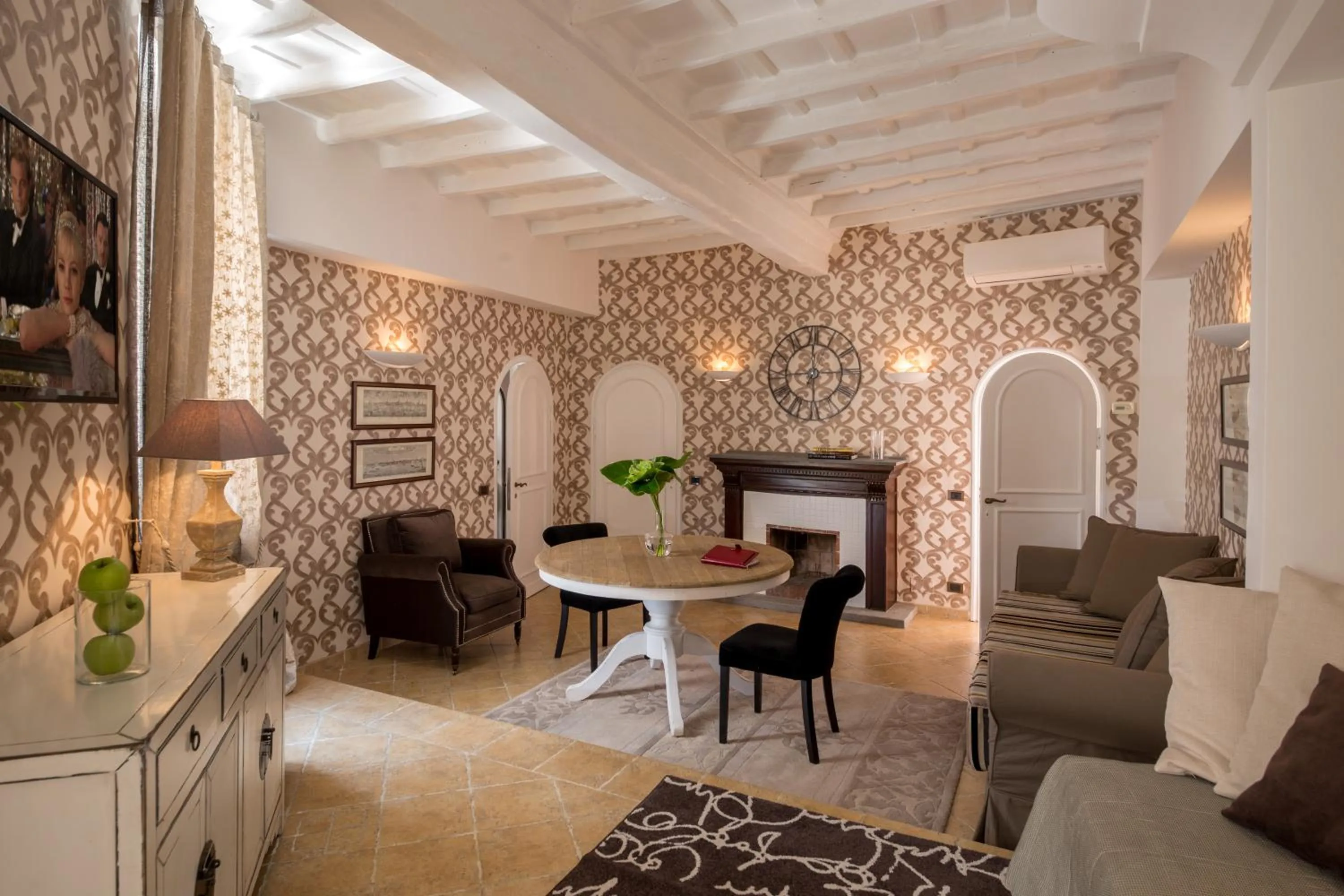 Living room in The Inn at the Roman Forum Luxury Collection - The Inn At The Roman Forum