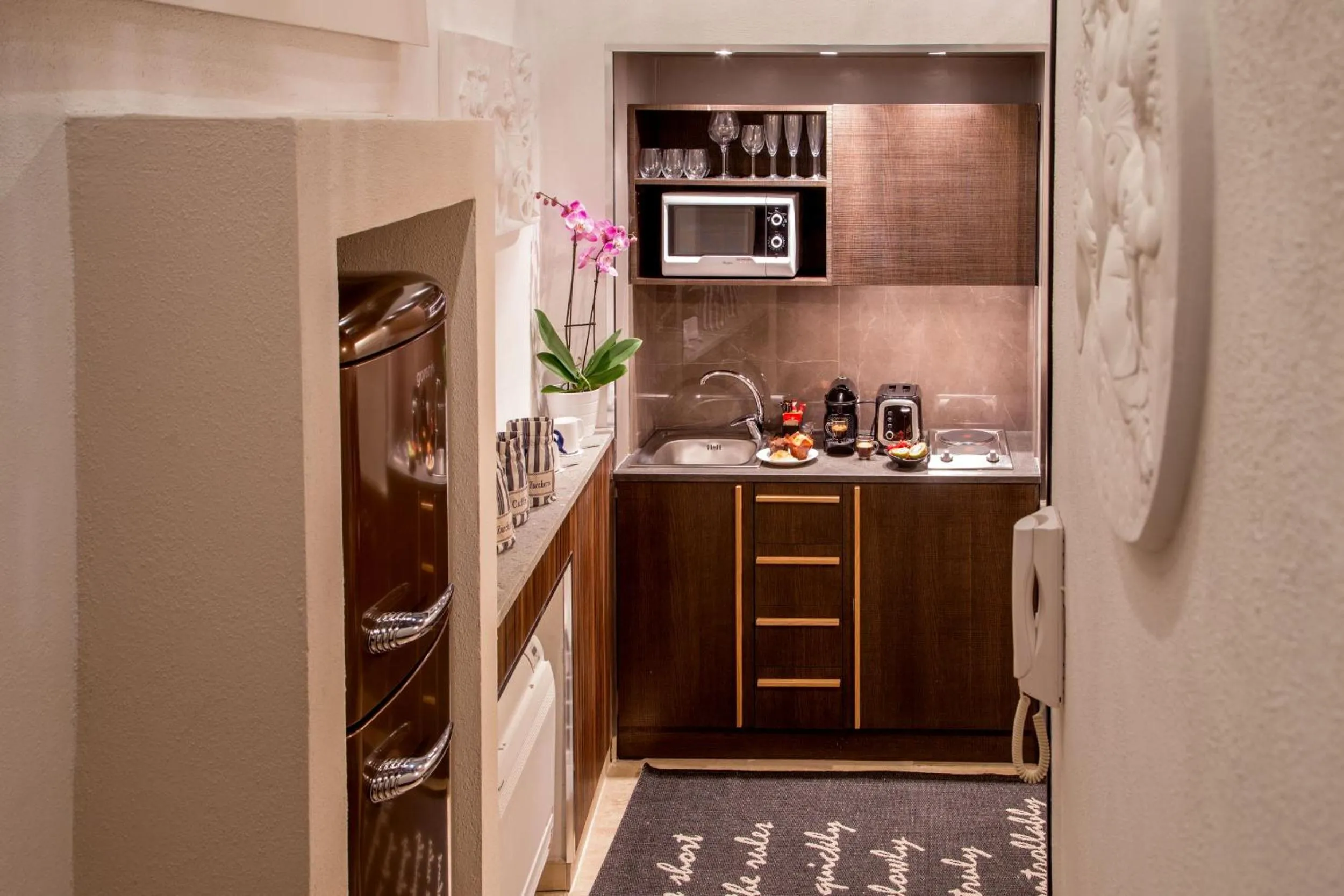 Kitchen or kitchenette in The Inn at the Roman Forum Luxury Collection - The Inn At The Roman Forum